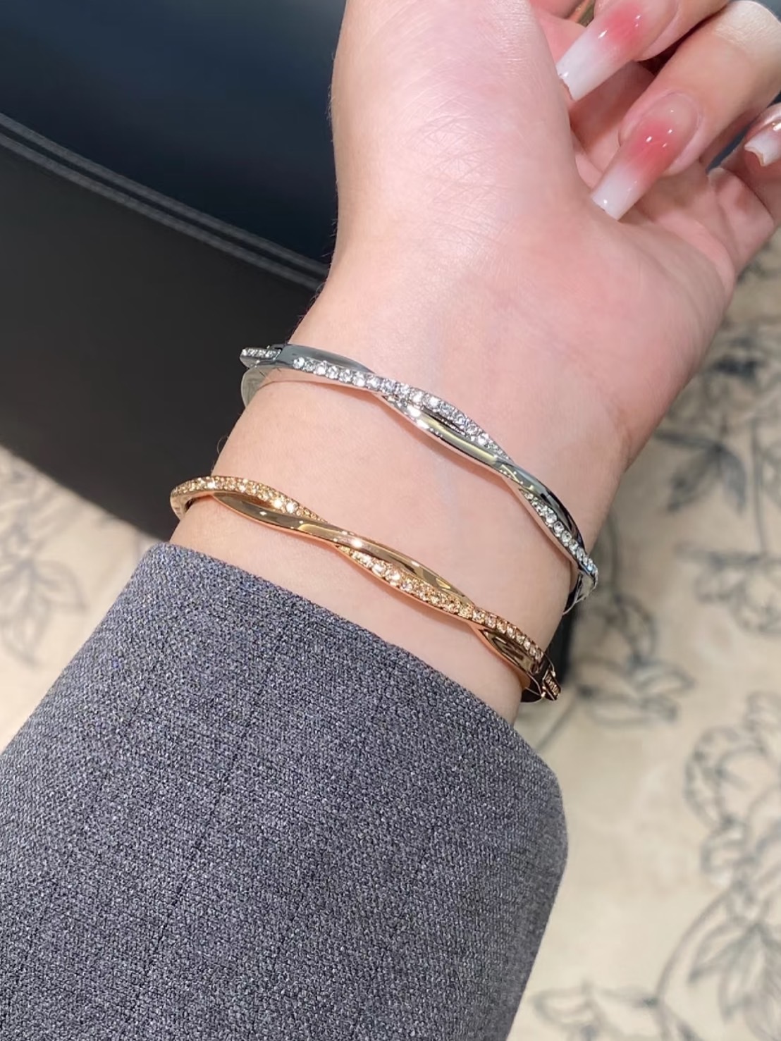 GIVENCHY 紀梵希 莫比烏斯字母Logo 鑲嵌水晶 金色 銀色 手環禮盒（不可調節）