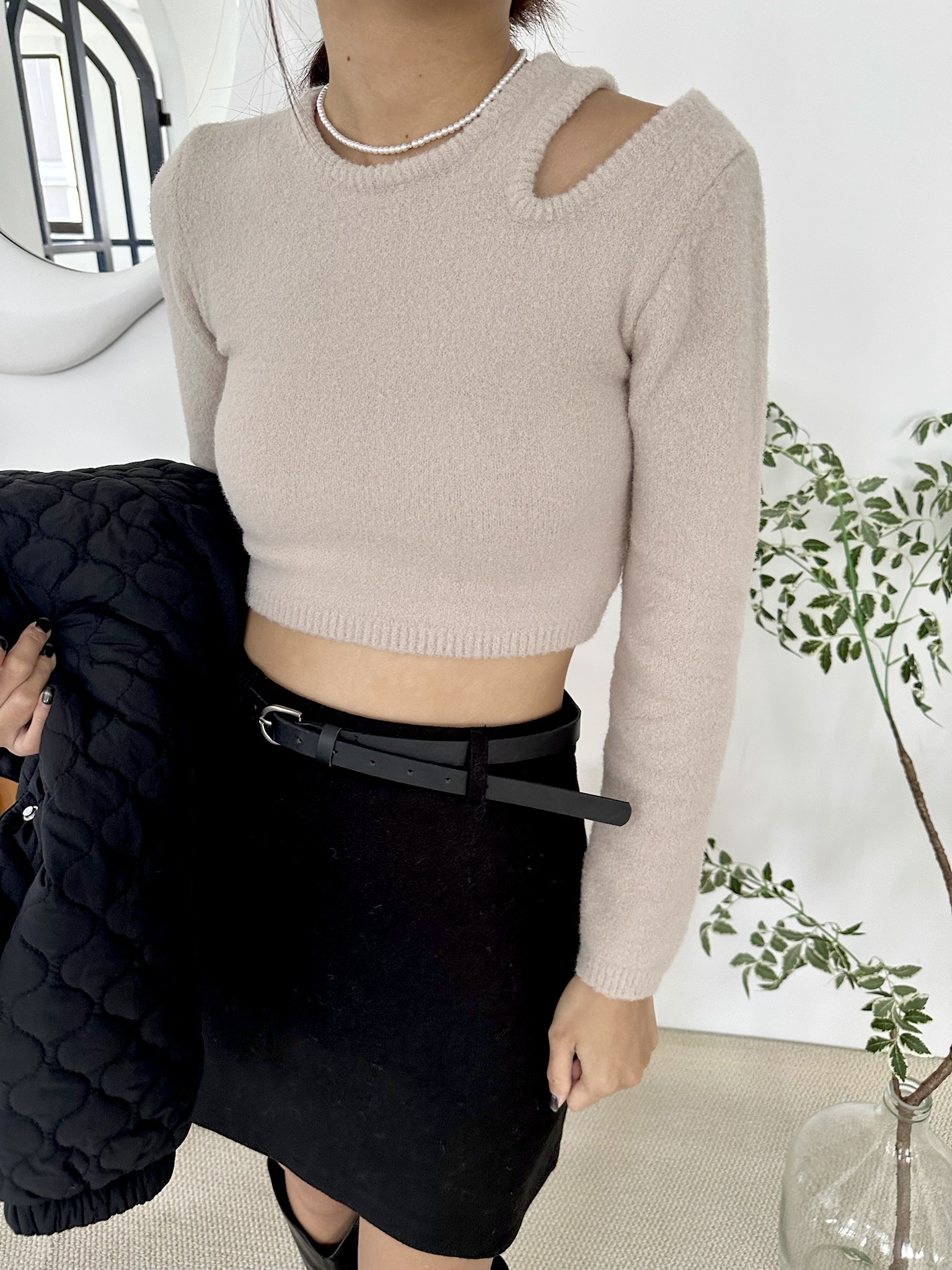 藏不住性感微絨挖肩上衣