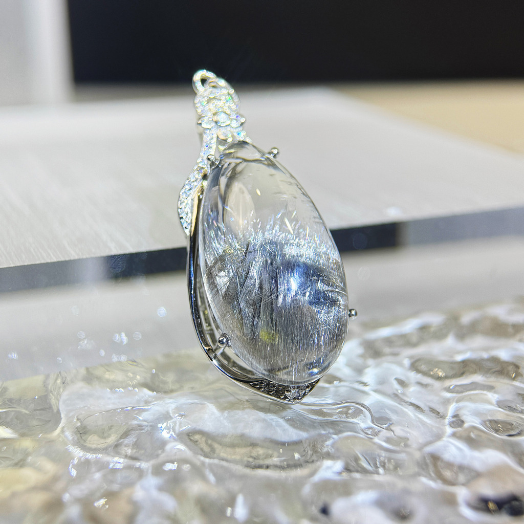 黑銀鈦頂部鑲鑽吊墜