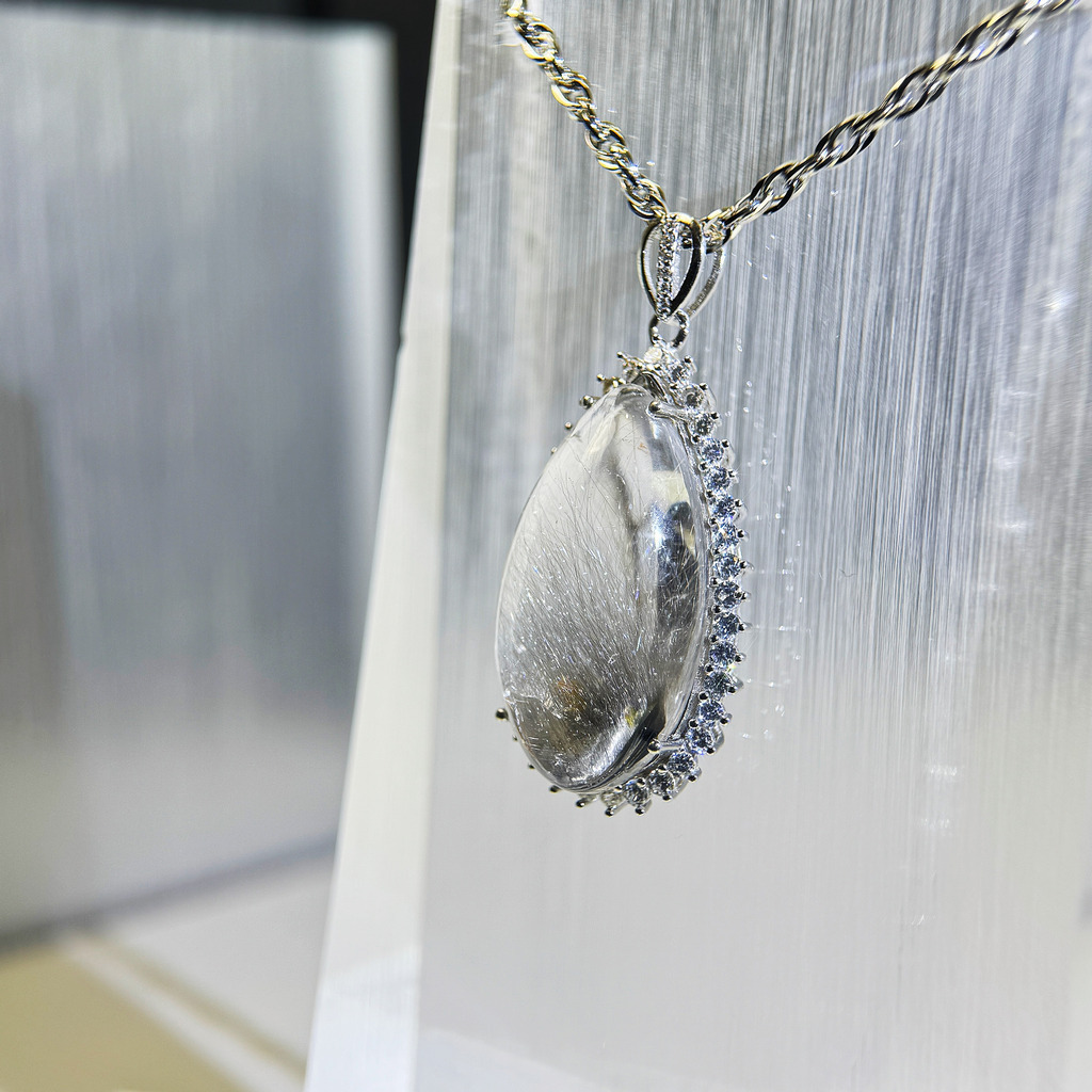 黑銀鈦環繞鑲鑽吊墜