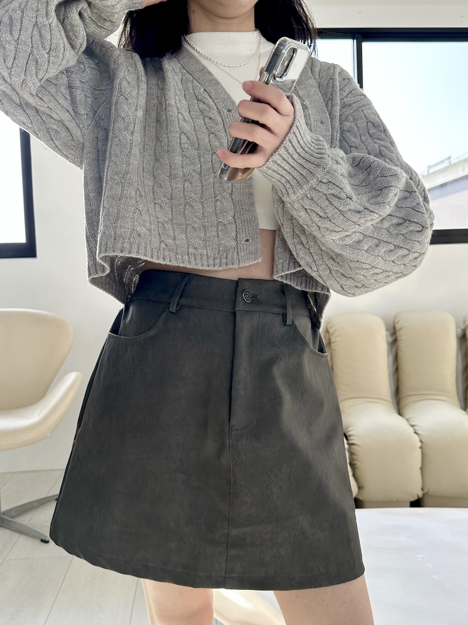 歐膩約會tips高級感皮革短裙