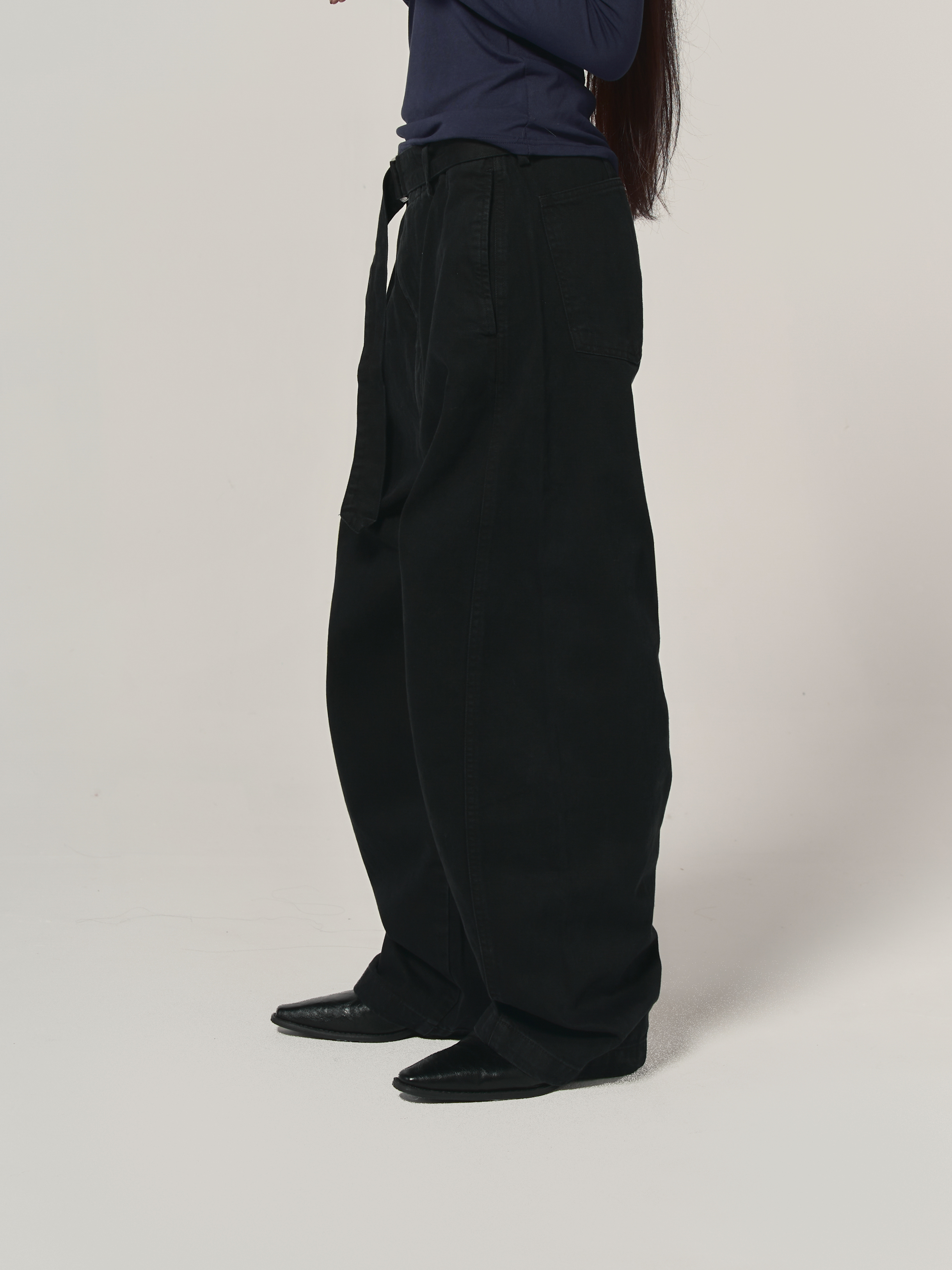 腰帶收窄直筒褲-黑