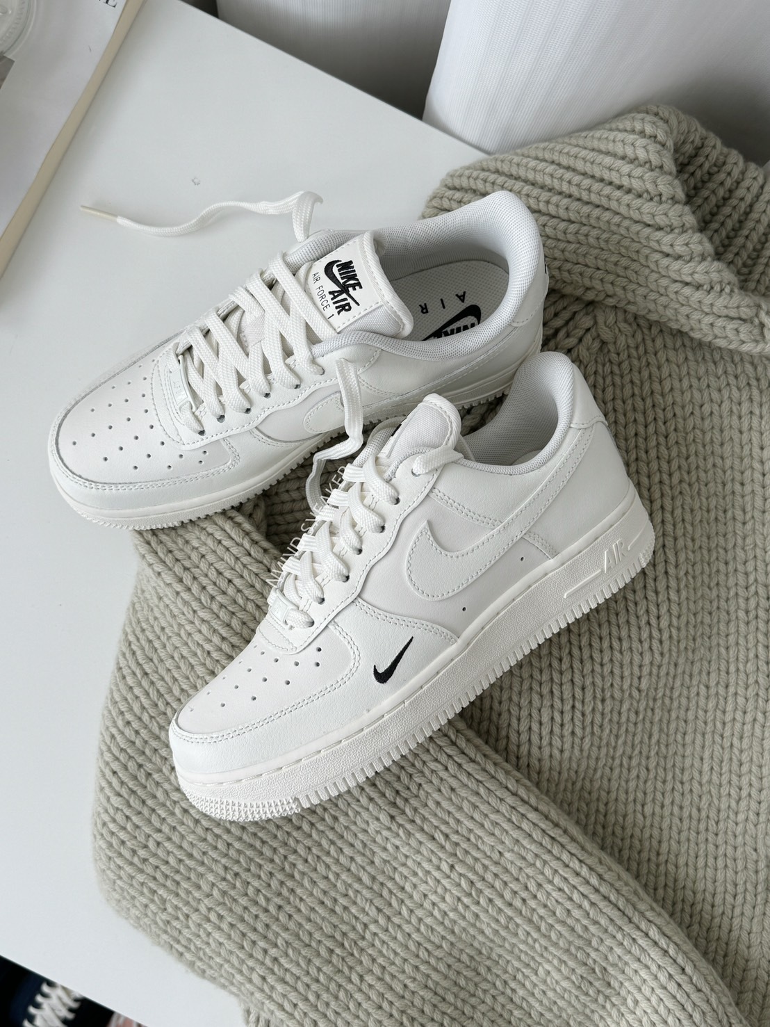 <上半年的最愛回來了!>Nike Air Force 1 奶油白小黑勾 女鞋