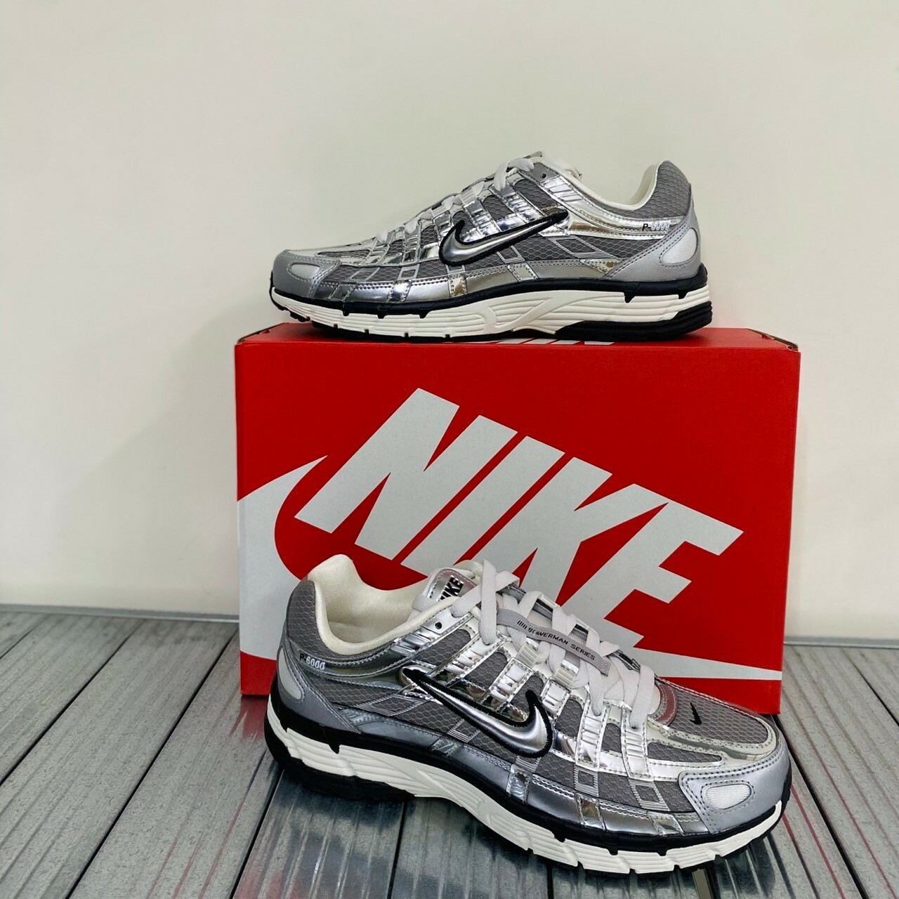 NIKE P-6000黑銀灰金屬液態銀休閒鞋 CN0149-001