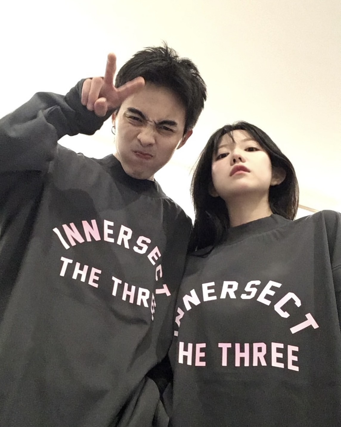 【現貨】EDC Innersect 三生萬物 24FW 粉色環型字 寬鬆 小高領 情侶款 碳灰