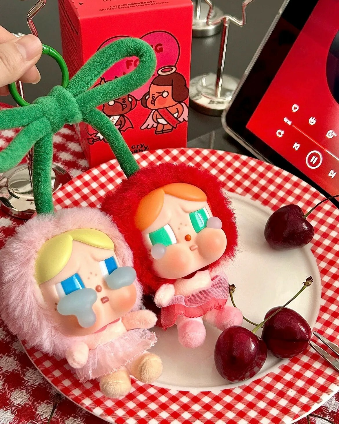 <情人節限定!!> POP MART 泡泡瑪特 CRYBABY 哭娃 愛神的眼淚系列 甜在一起 搪膠毛絨 吊飾 鑰匙圈 櫻桃
