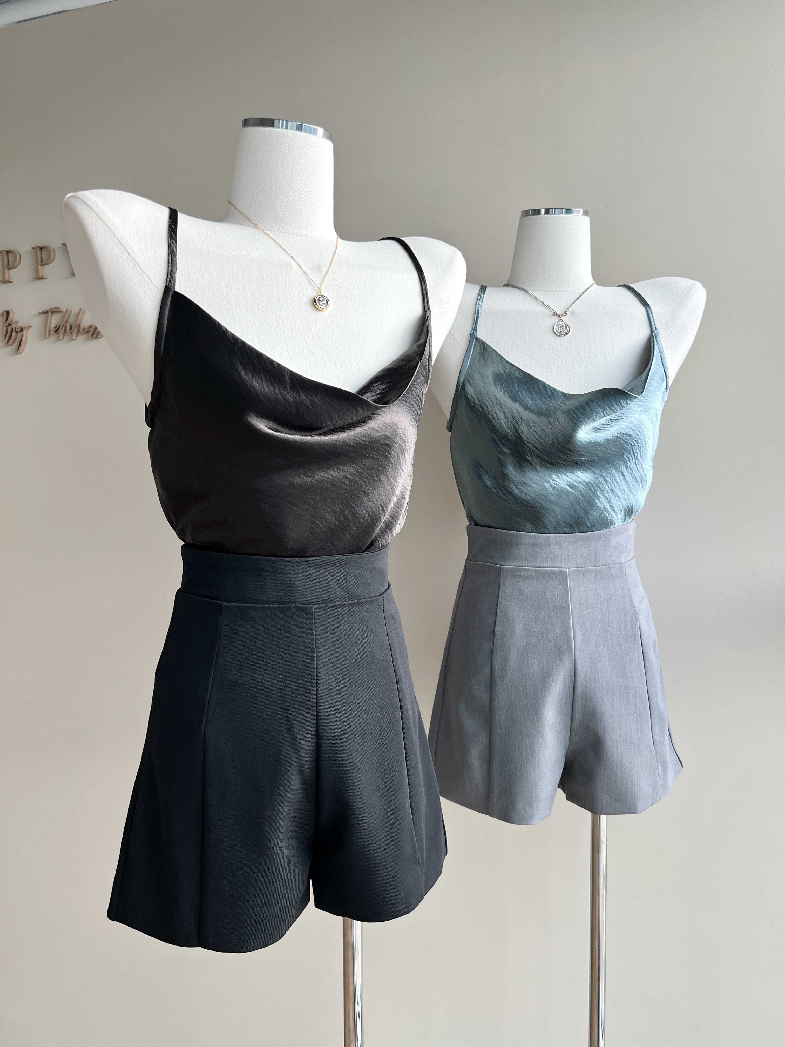 Midnight sun 緞面細肩垂墜感上衣+短褲