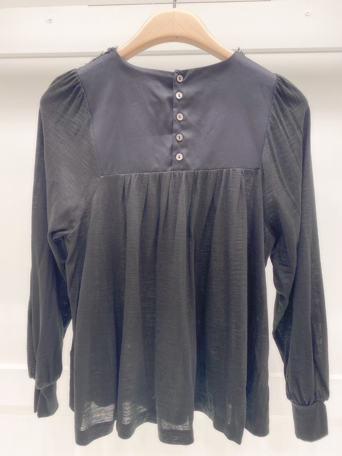 胸前流蘇造型上衣