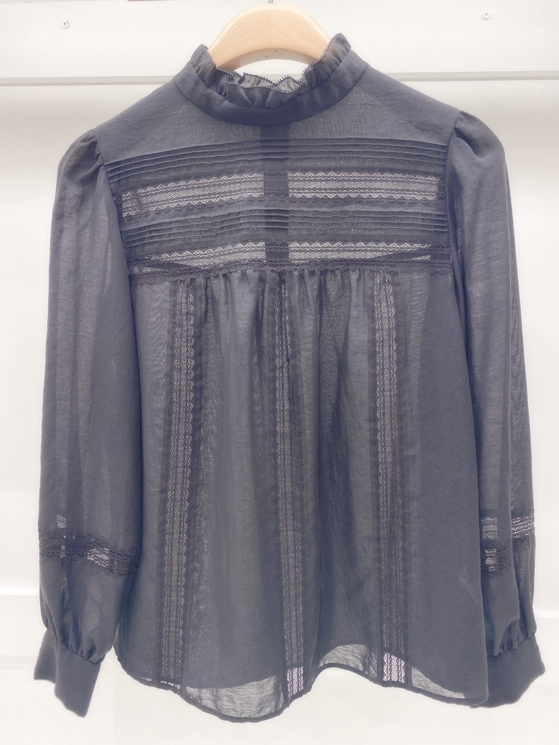 立領細條lace上衣