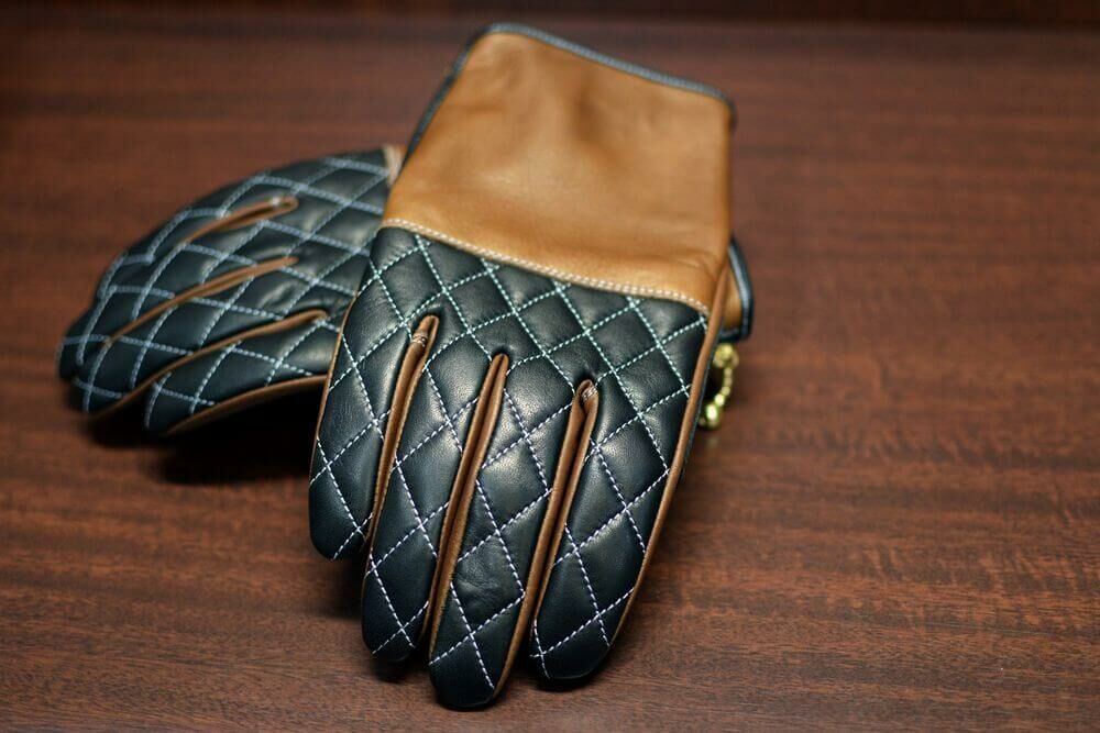 MAXRITZ復古短手套，雙指觸控與內縫線工法，長時間騎行舒適又耐用