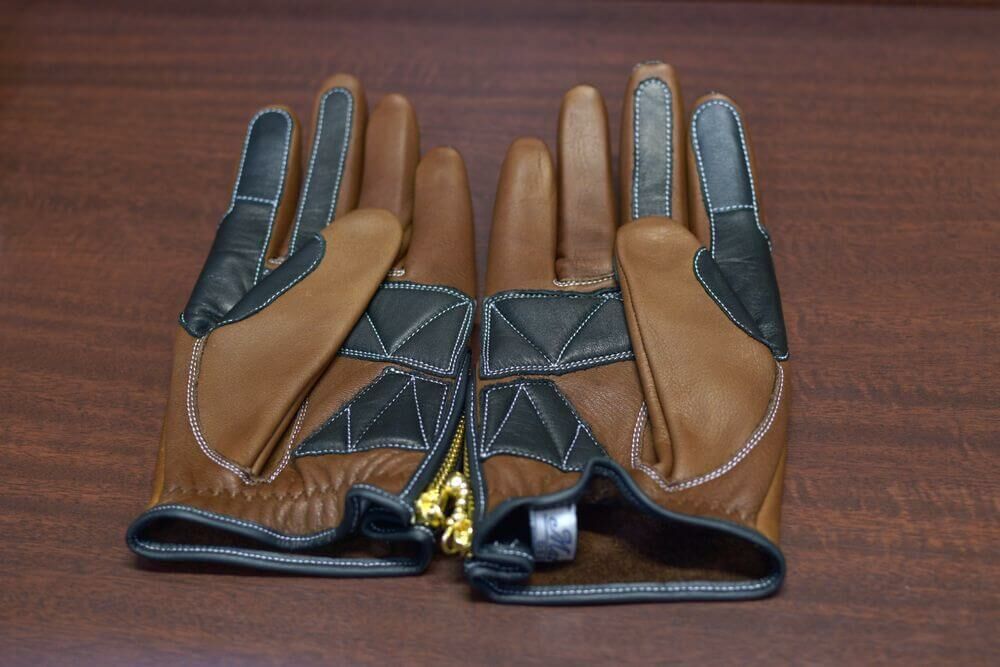 MAXRITZ復古短手套，雙指觸控與內縫線工法，長時間騎行舒適又耐用