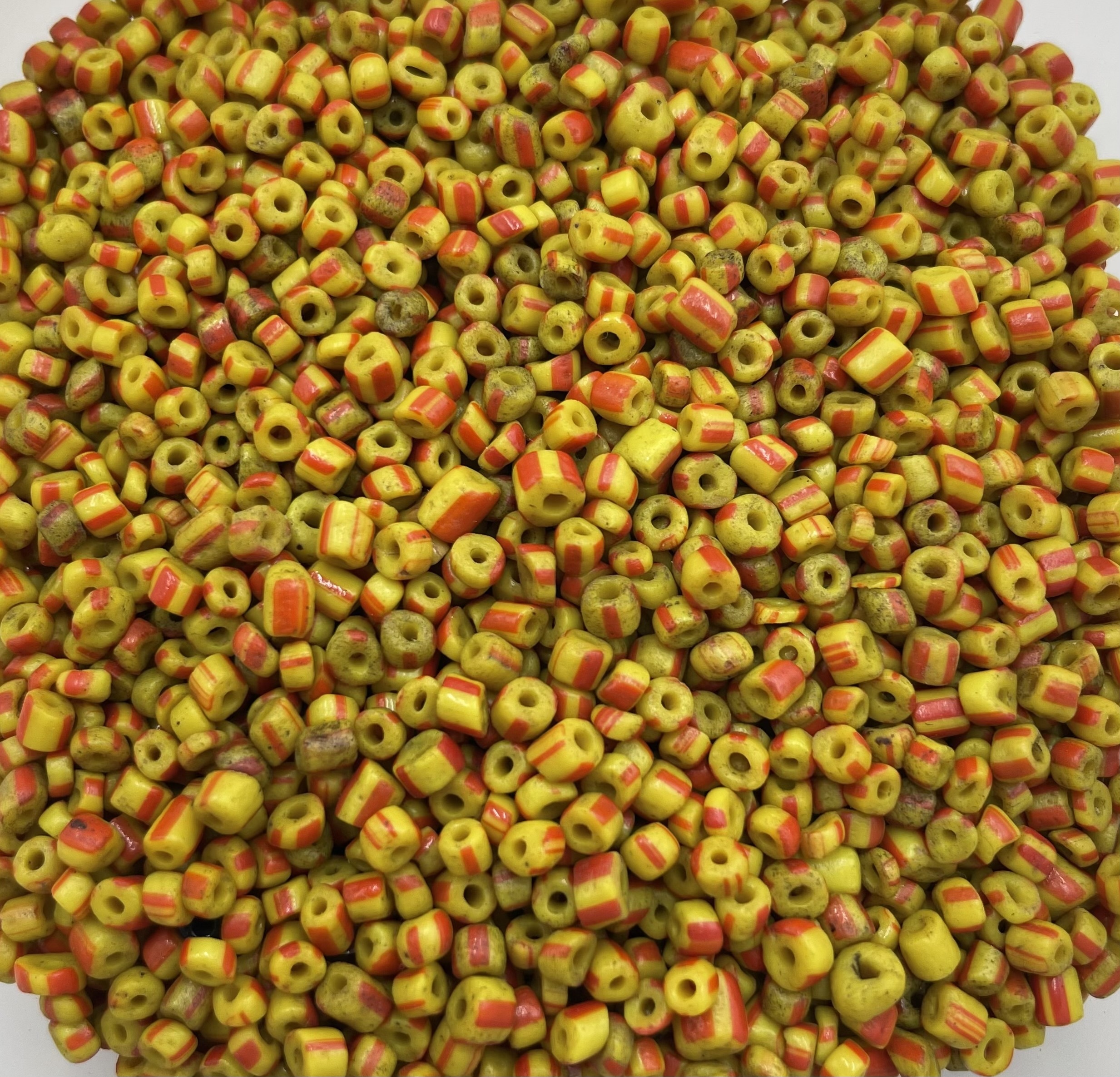 古-No.9黃紅繡珠3mm