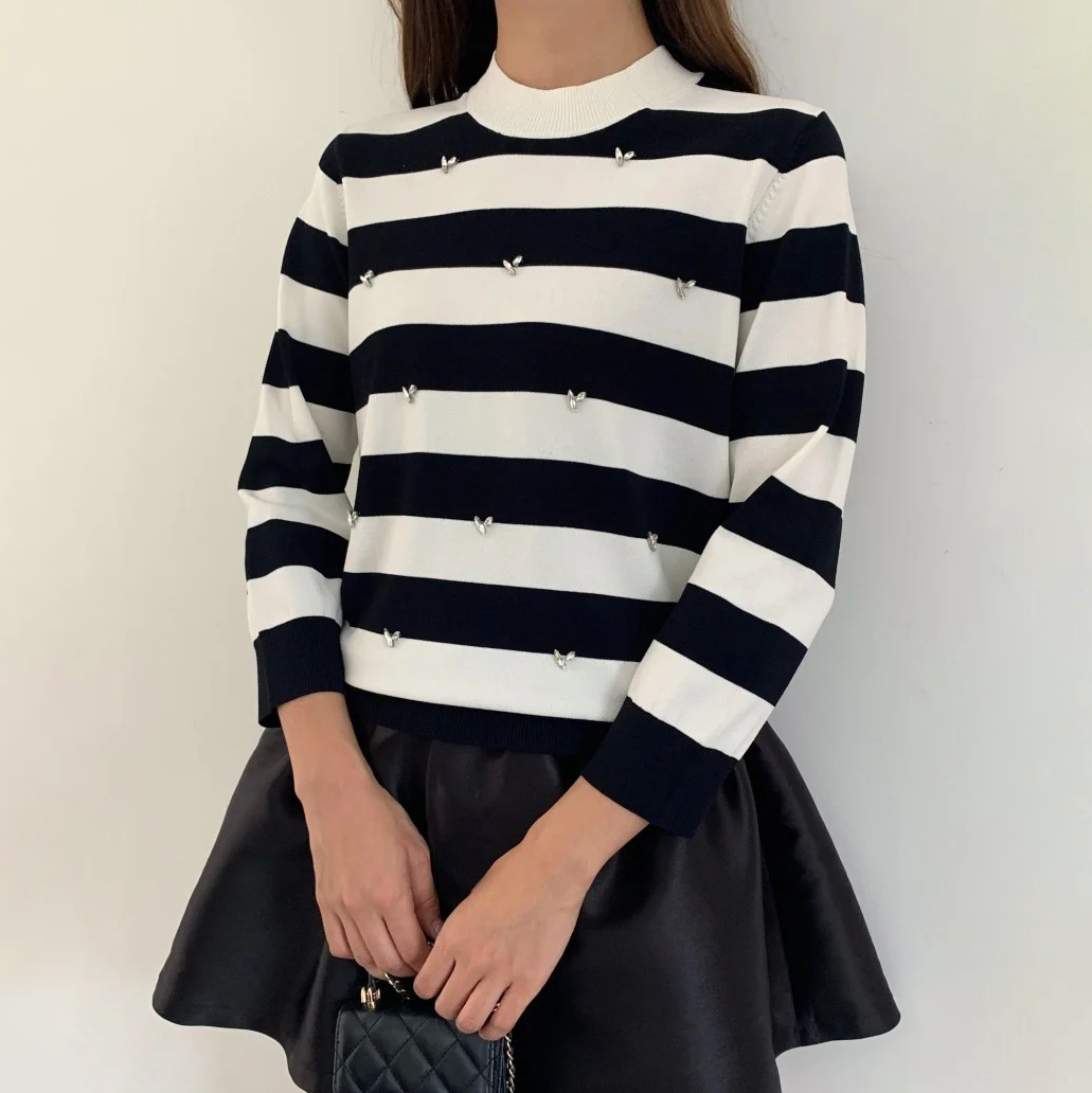 配色橫條紋水鑽造型圓領七分袖上衣S-M (Elegant & Love)