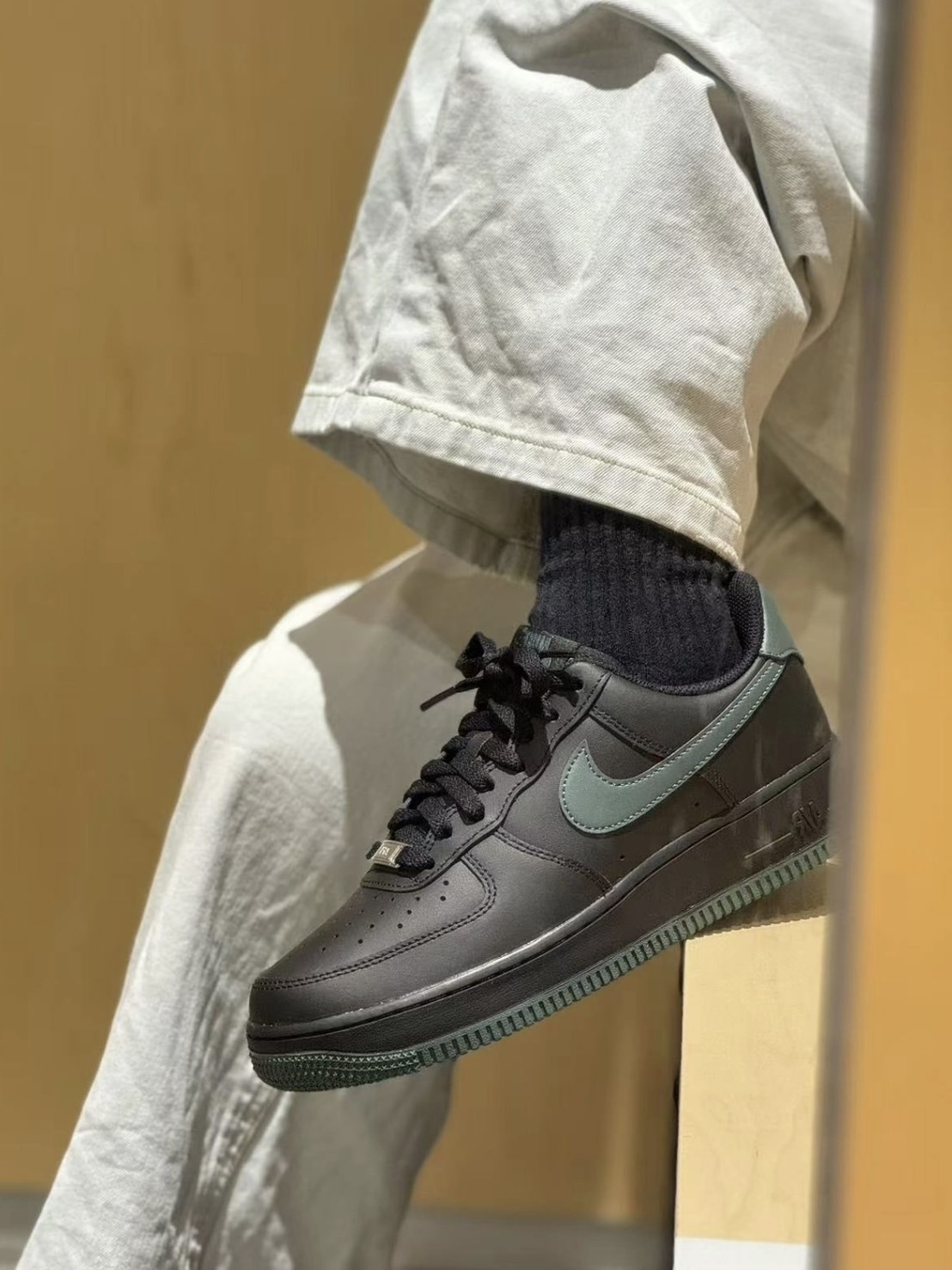NIKE AIR FORCE 1 暗夜黑 FJ4146-001