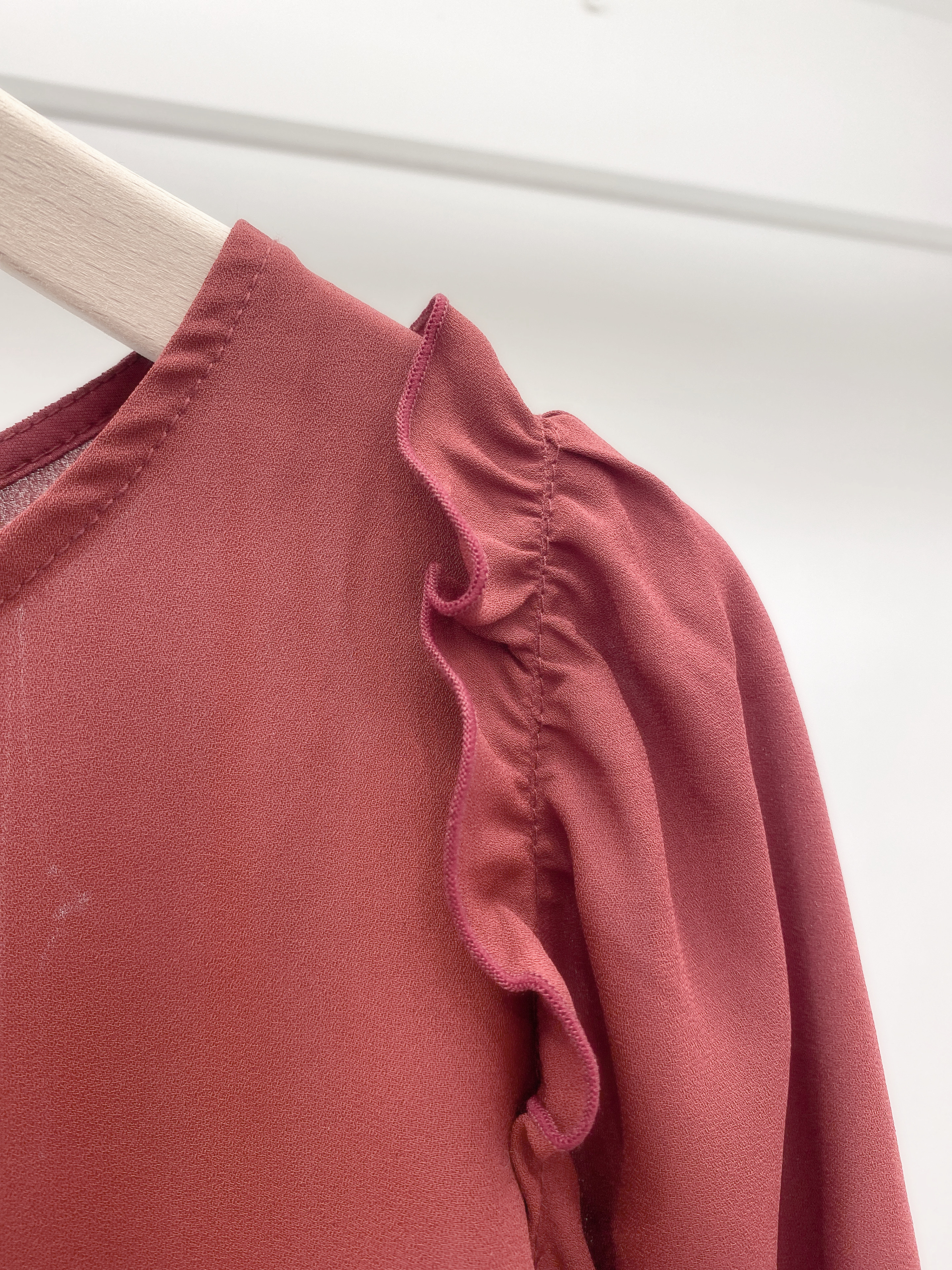 荷葉肩雪紡上衣