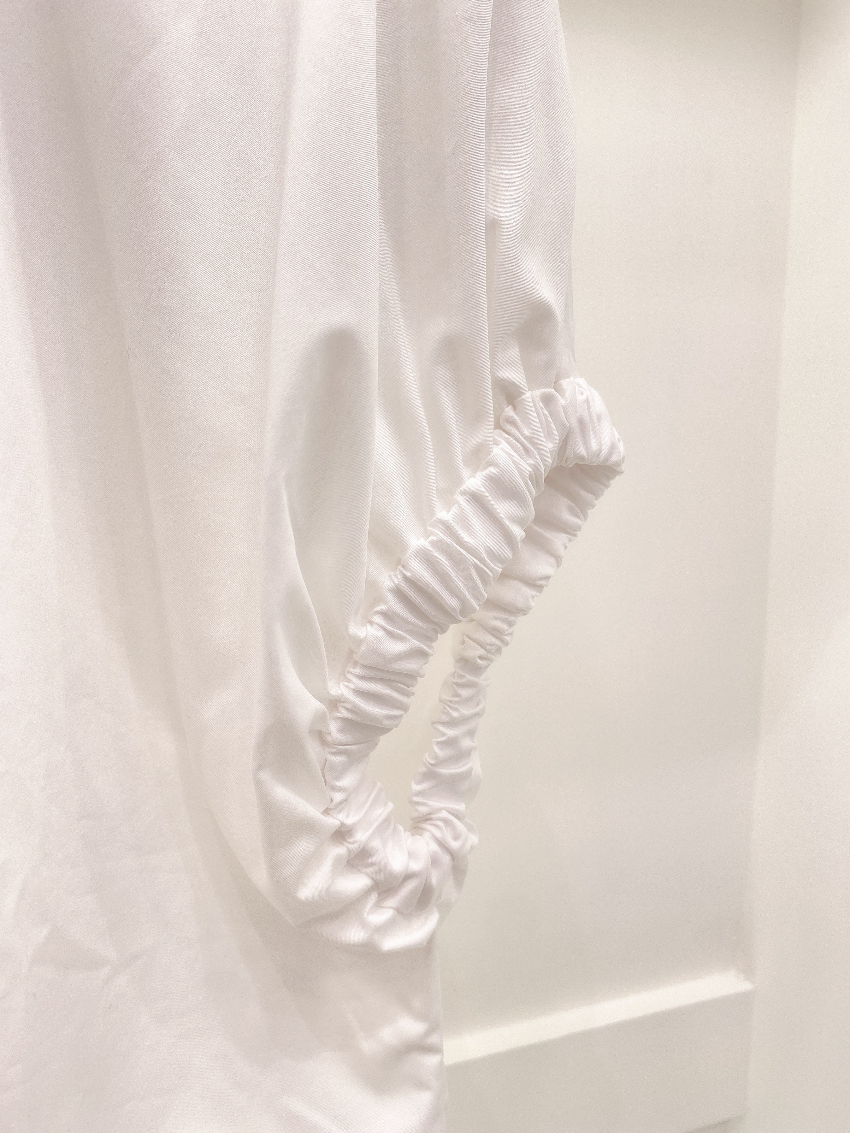 後蝴蝶結鬆緊袖上衣