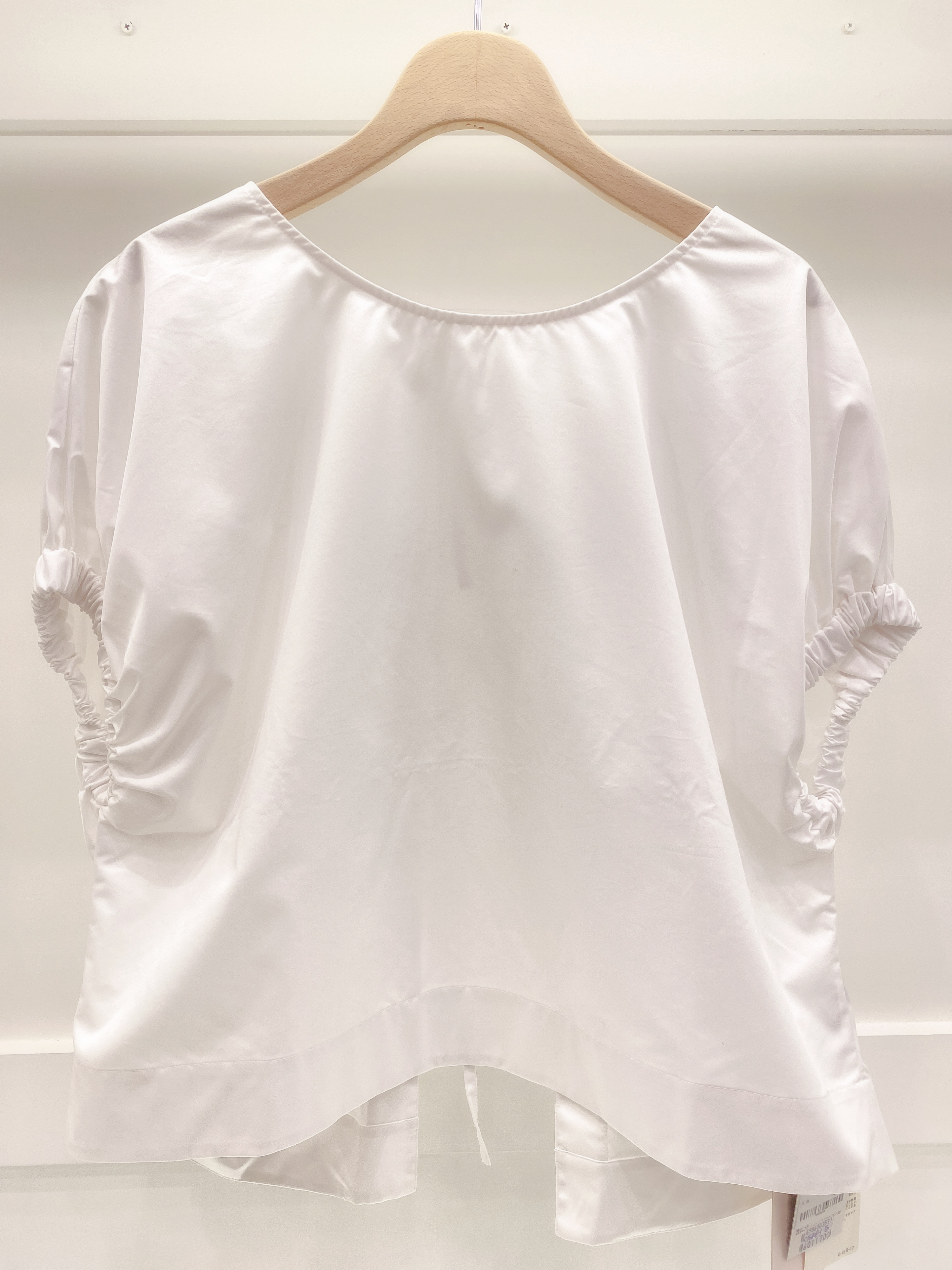 後蝴蝶結鬆緊袖上衣