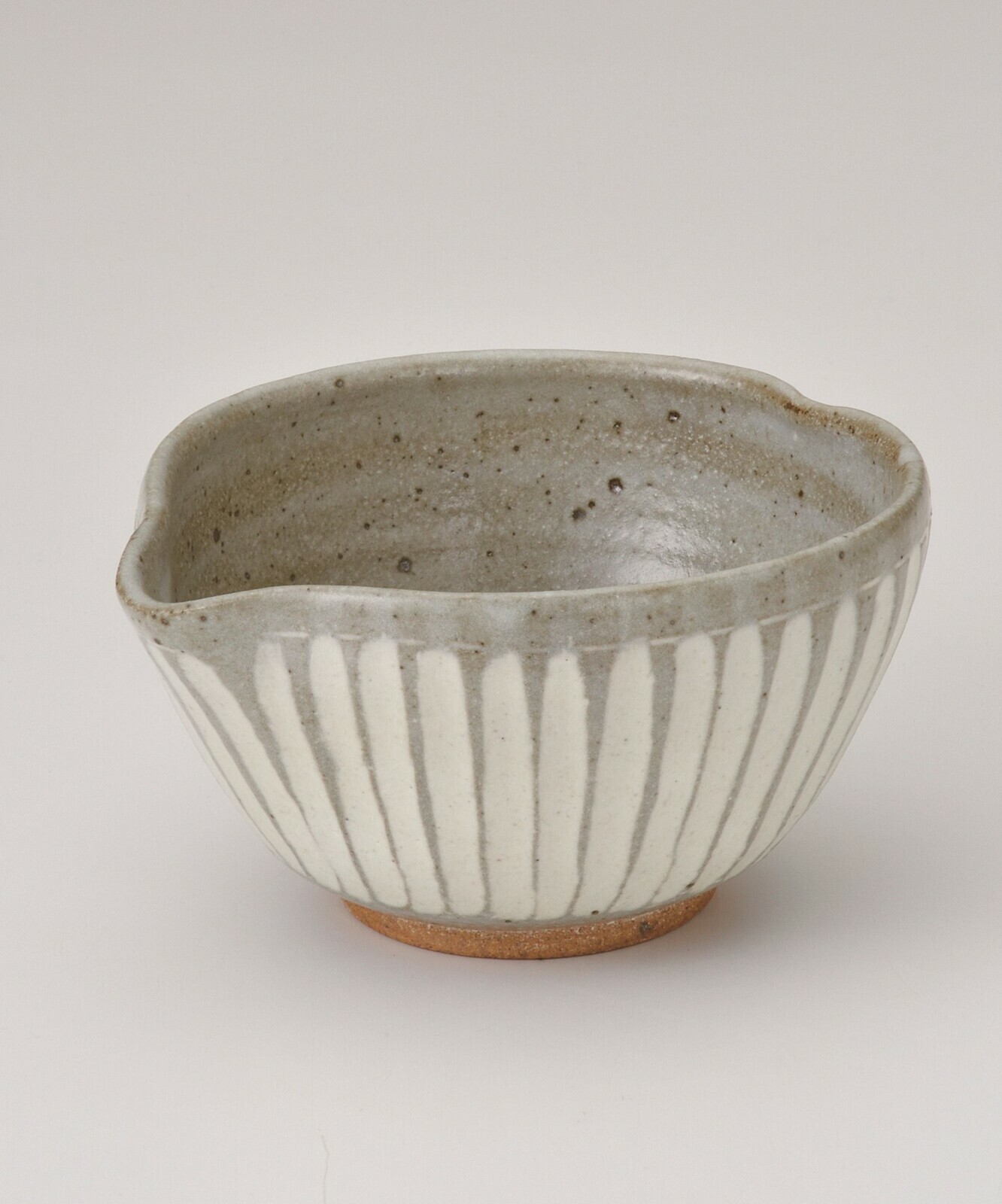 日本製 湯冷碗 片口抹茶碗 粉引陶刻紋 正村作