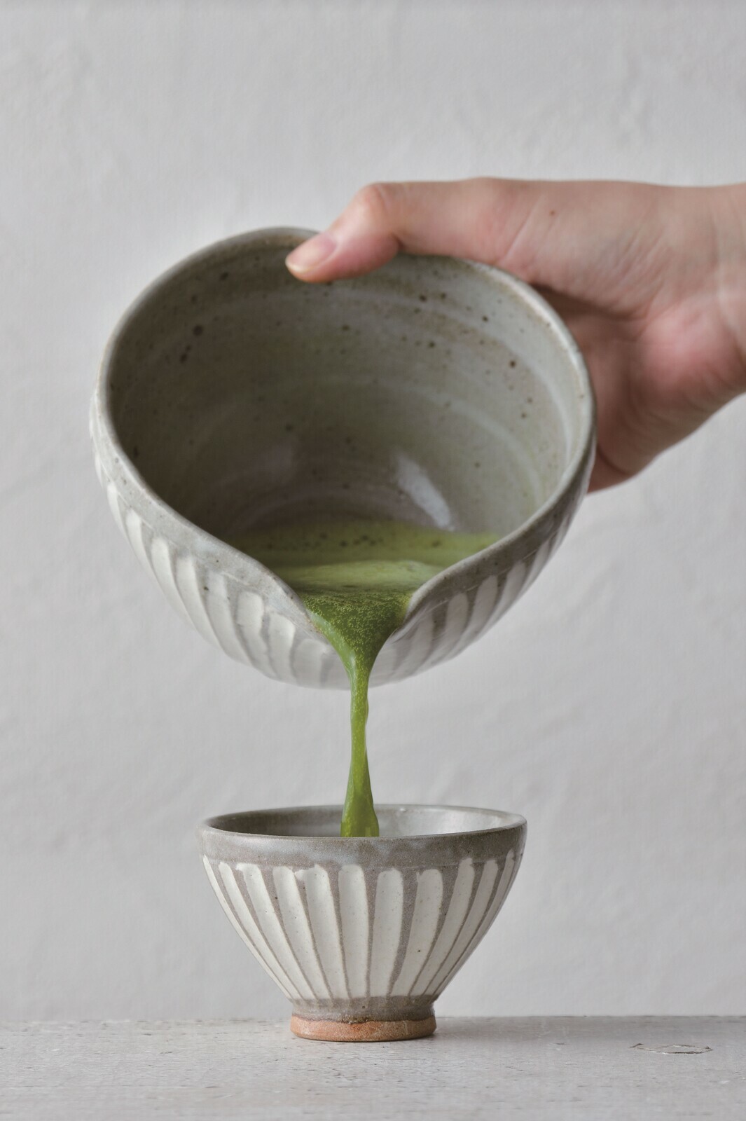 日本製 湯冷碗 片口抹茶碗 粉引陶刻紋 正村作