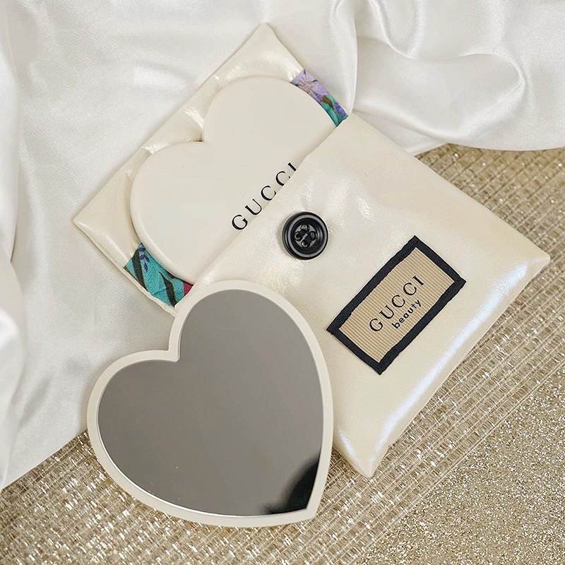 GUCCI 愛心復古 鏡子 紐扣包