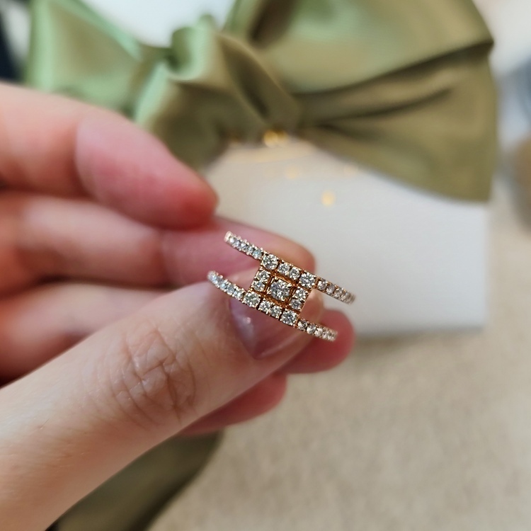 18K金闊身鑽石戒指