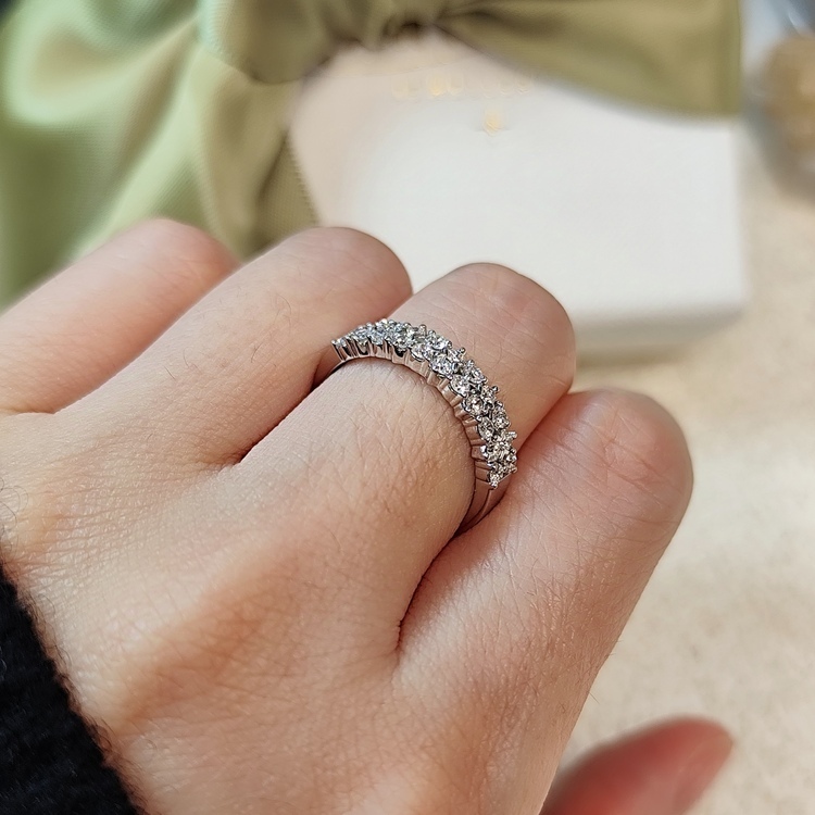 18K白金雙行鑽石排戒