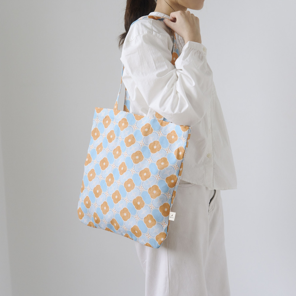 Happy Square Tote Bag/Old Ceramic Tile No.10/Green Bathhouse