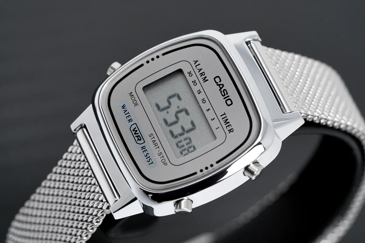 萬年鐘錶 - 卡西歐  CASIO  小錶面復古銀色電子錶 女錶 LA670WEM-7 錶徑 24.6MM