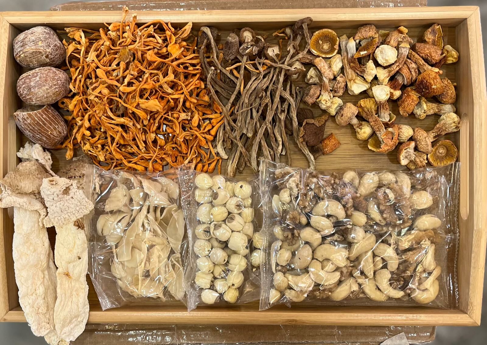 竹笙姬松茸蟲草花安神湯