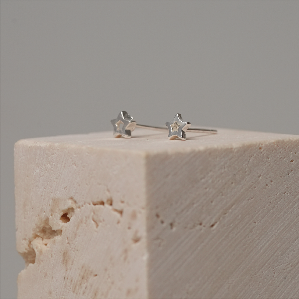 鏤空星星純銀耳針