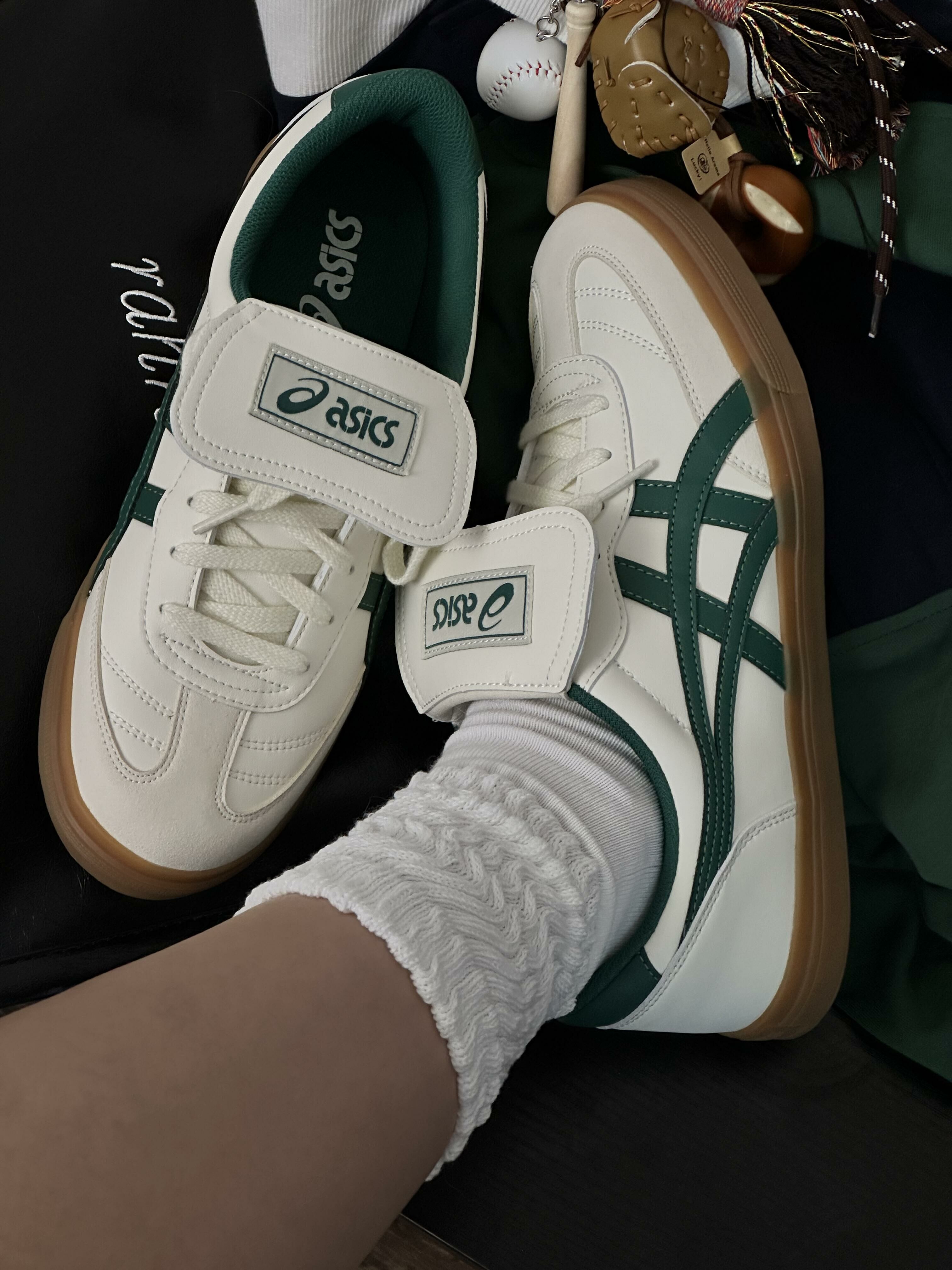 ASICS 亞瑟士 AARON 2.0 奶油色 森林綠 翻蓋鞋舌 皮革 虎爪紋 焦糖底 復古 德訓鞋 /預購
