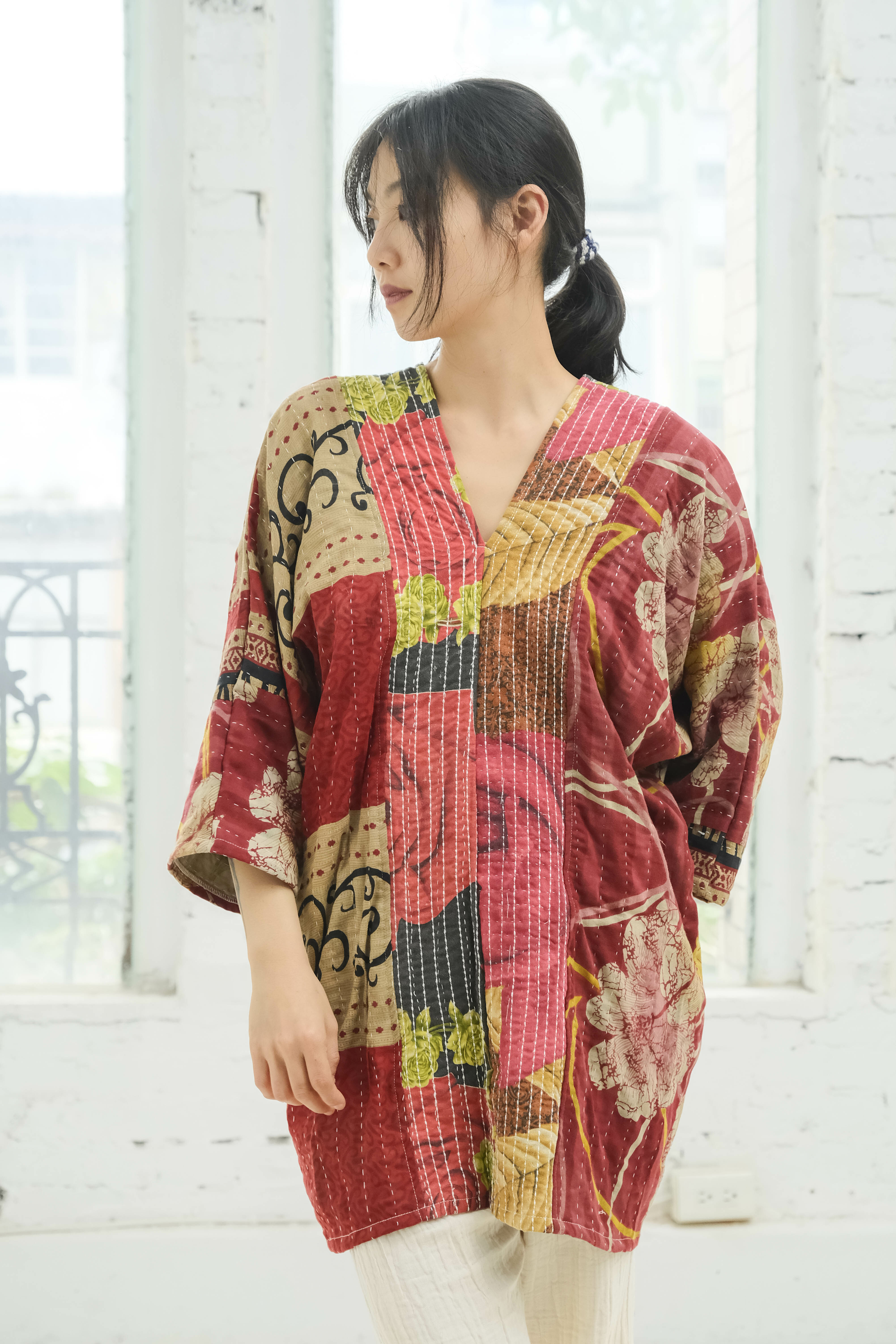 坎塔刺繡前後V領長袖上衣 芙烈達 - D