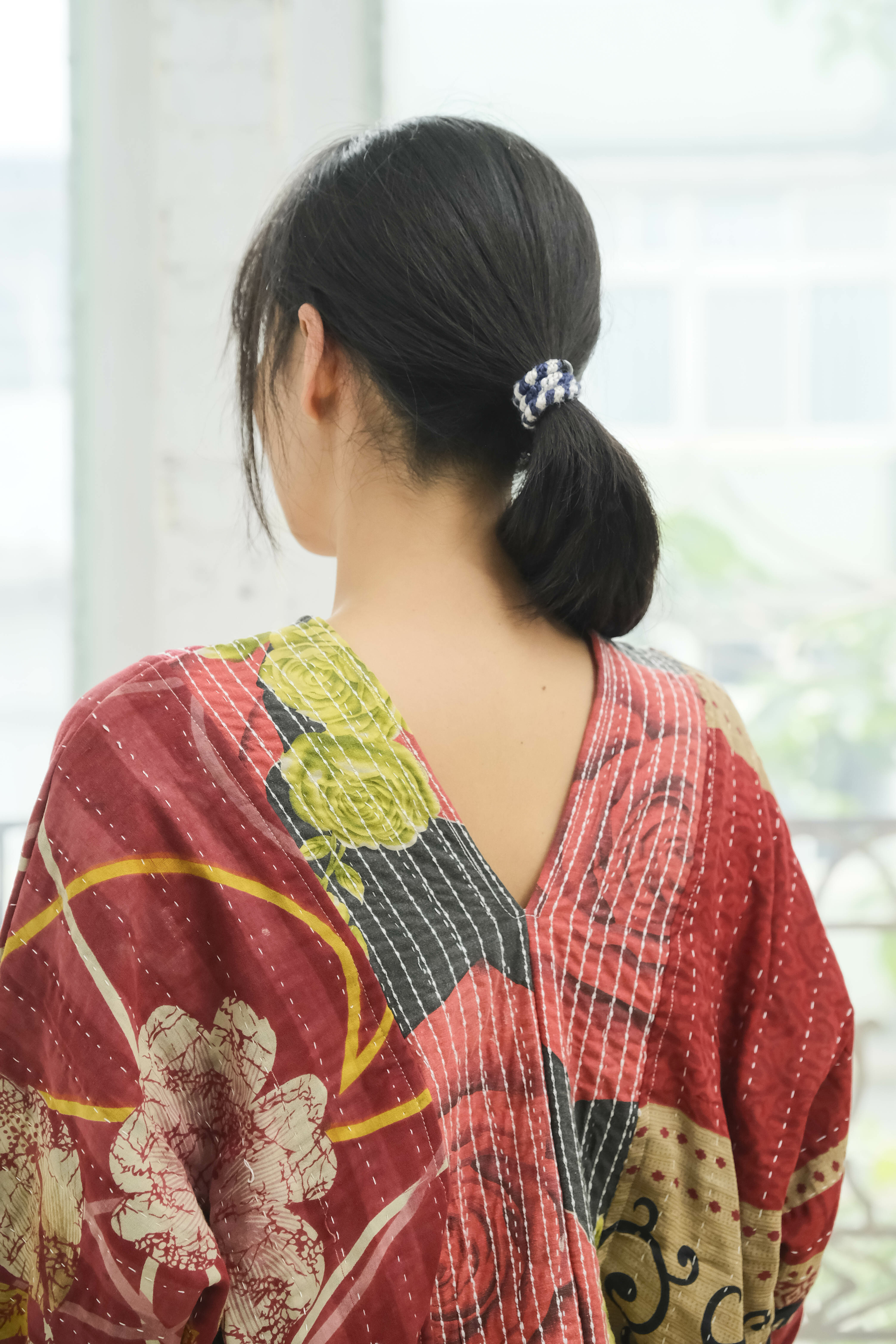 坎塔刺繡前後V領長袖上衣 芙烈達 - D