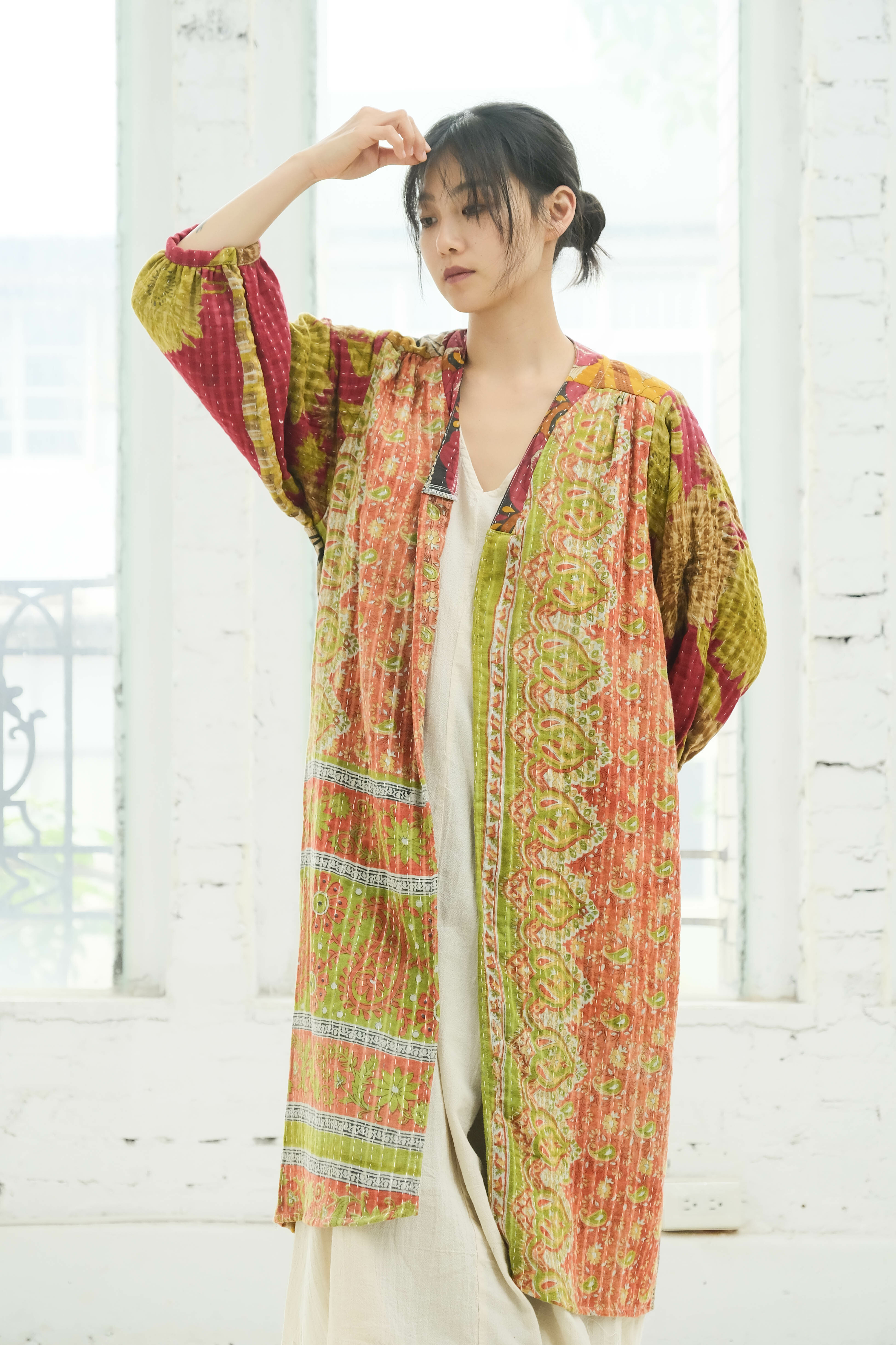坎塔刺繡澎袖後抓褶長版外套 溫帶花園 - B