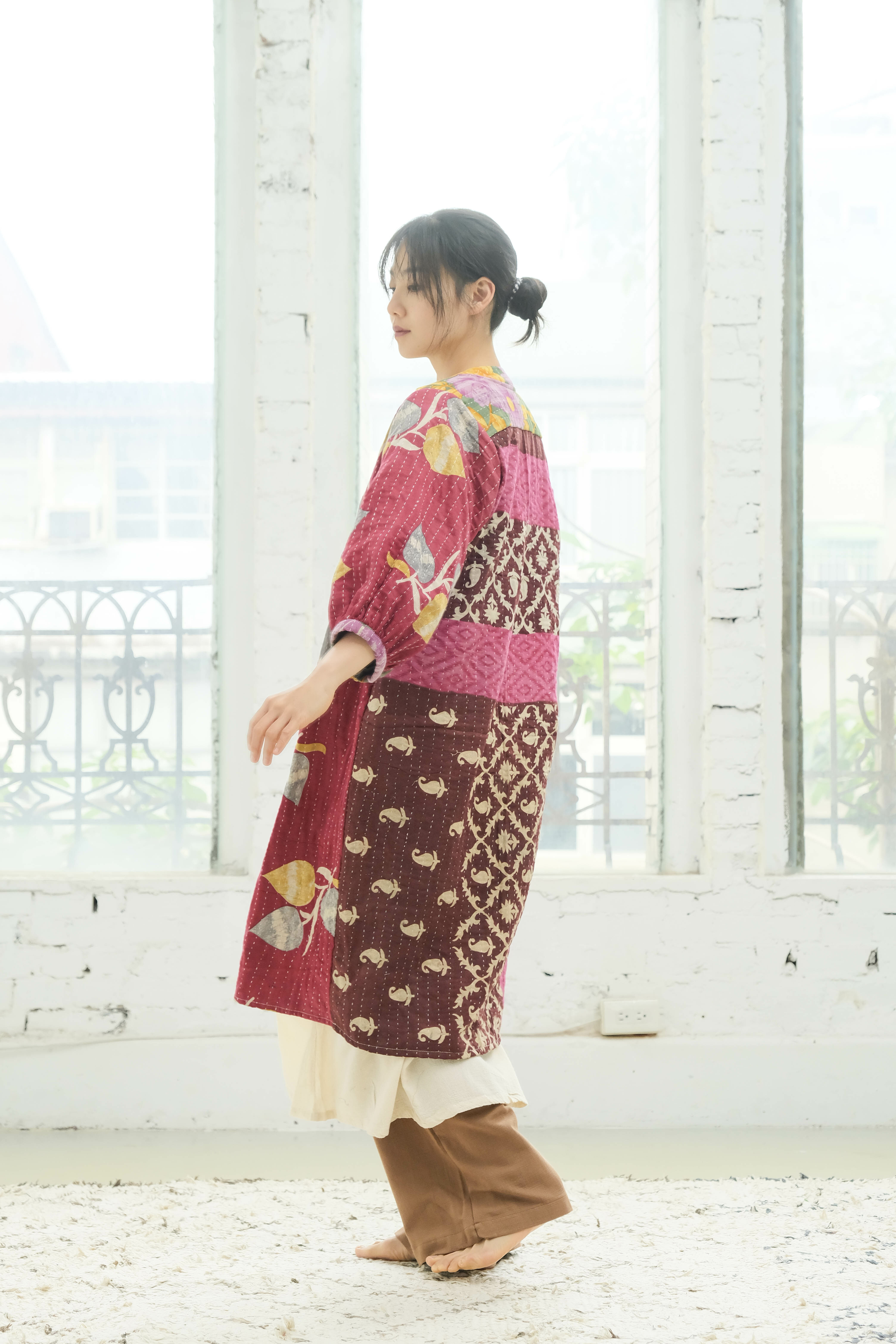 坎塔刺繡澎袖後抓褶長版外套 異國拼圖 - C