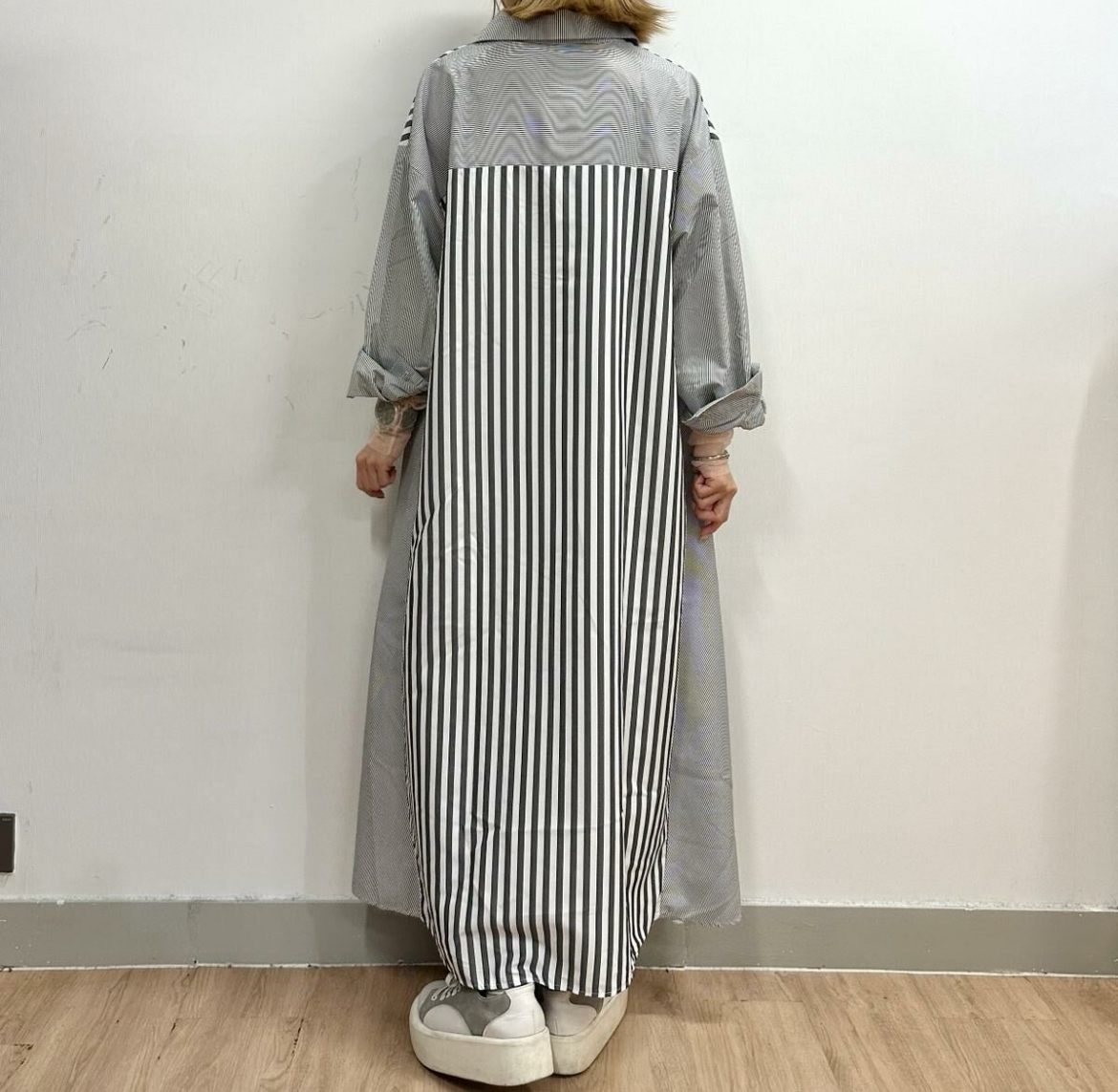 KR V領直條one piece