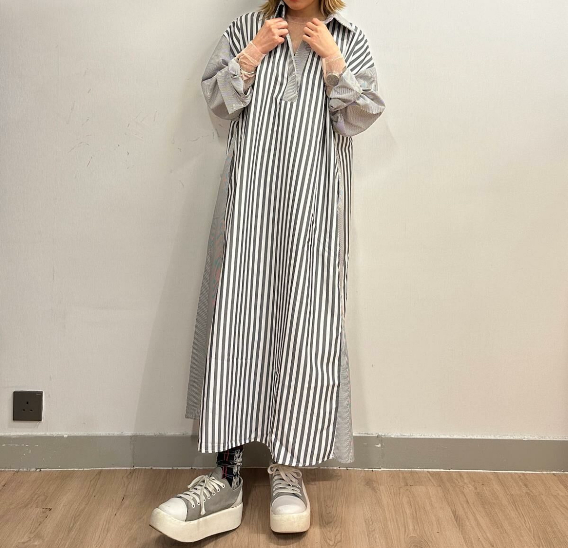 KR V領直條one piece