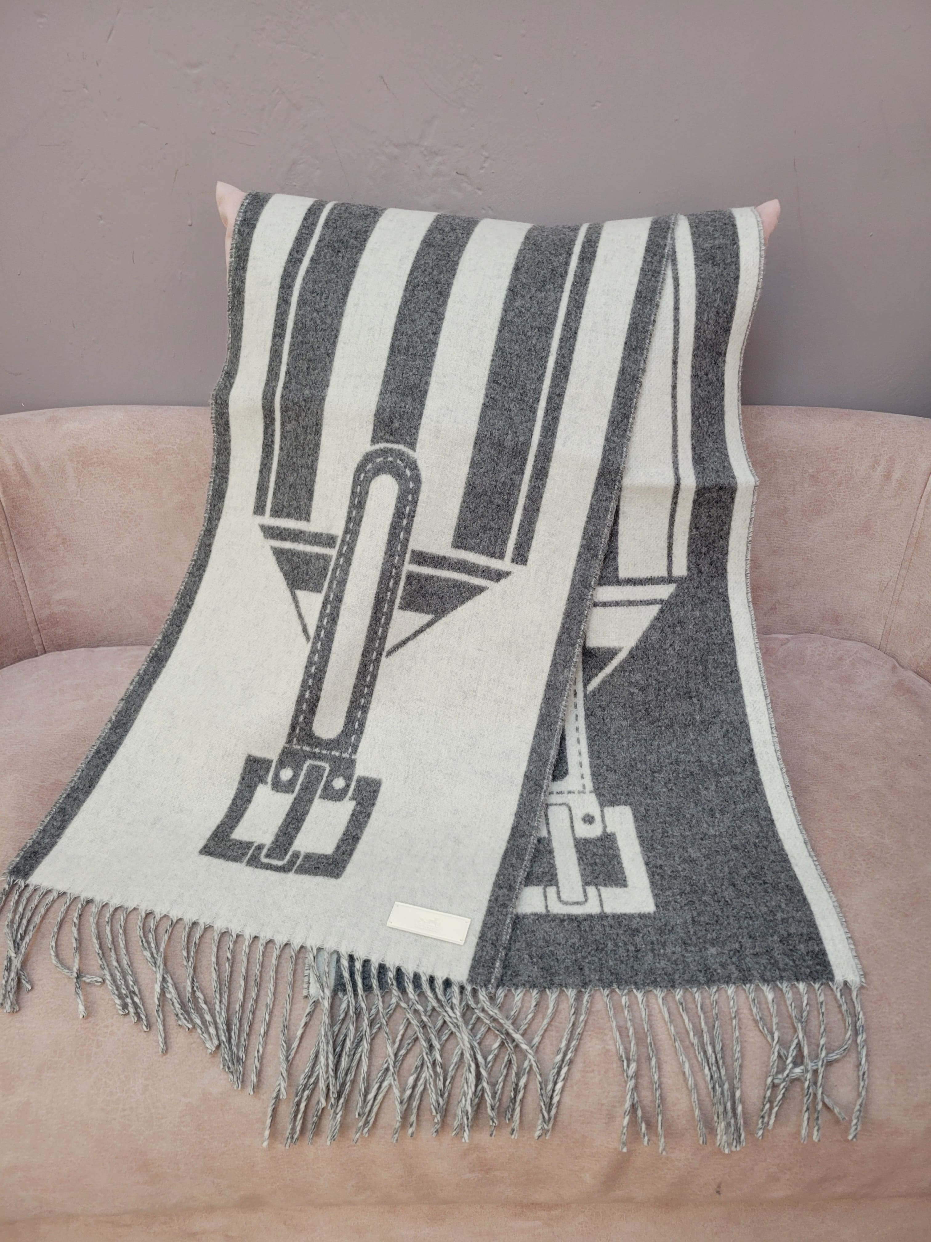 HERMES Casaque Les Sangles muffler ivoire / gris flanelle 圍巾 頸巾