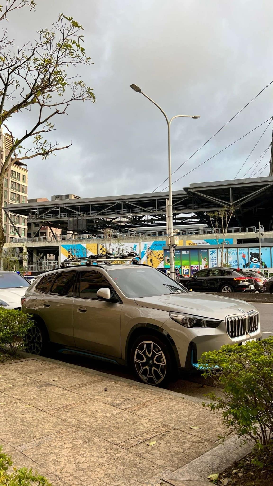 BMW  X1 -THULE 598 pro 單車架+Thule車頂架 -實車安裝-unrv. 台灣專業安裝