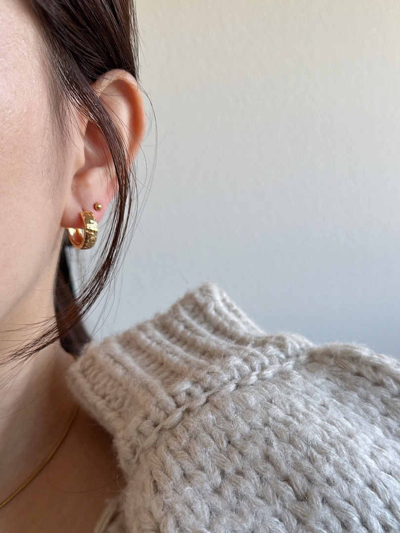 SS emboss hoop pierce