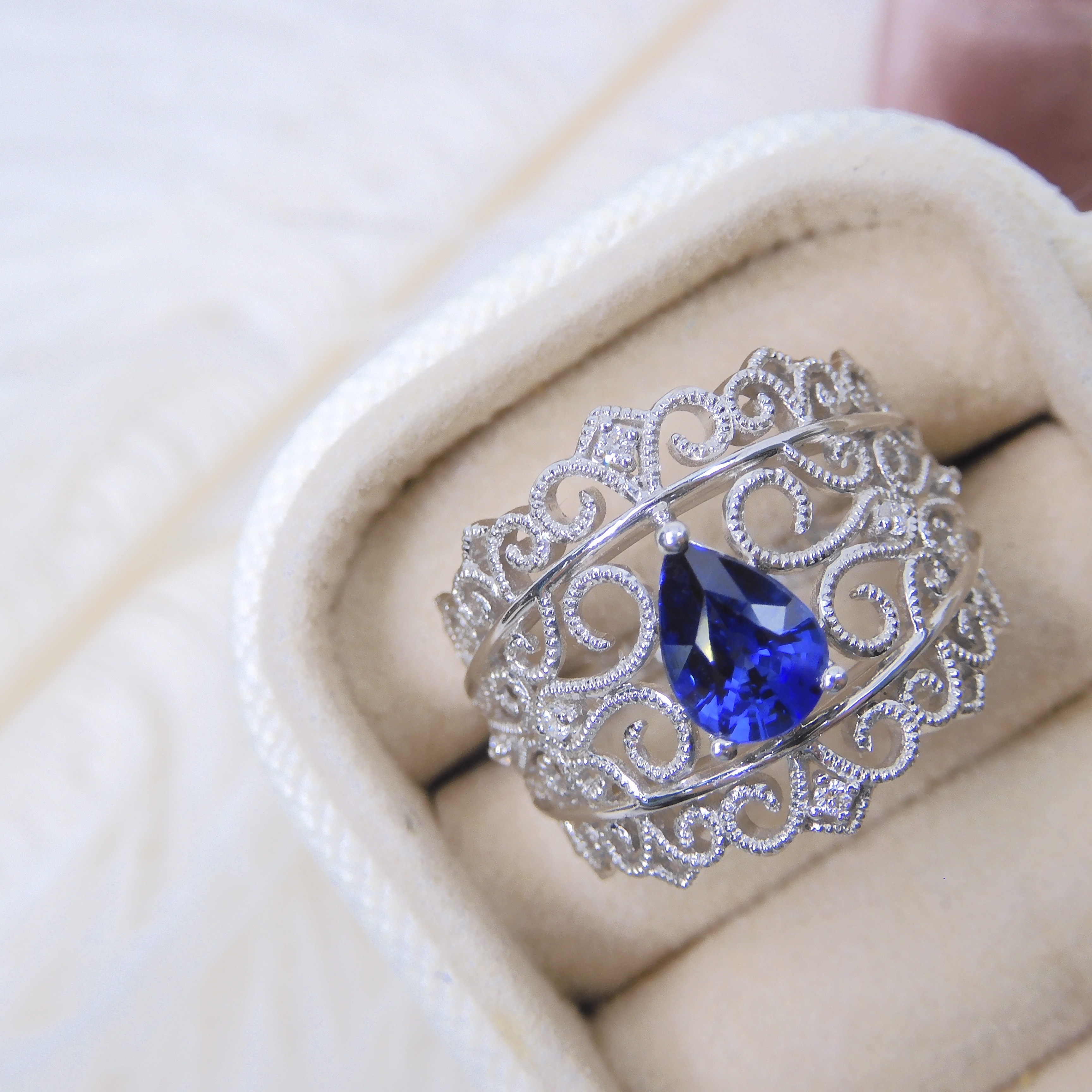 18K金 0.95ct 藍寶石戒指 (配國際證書)