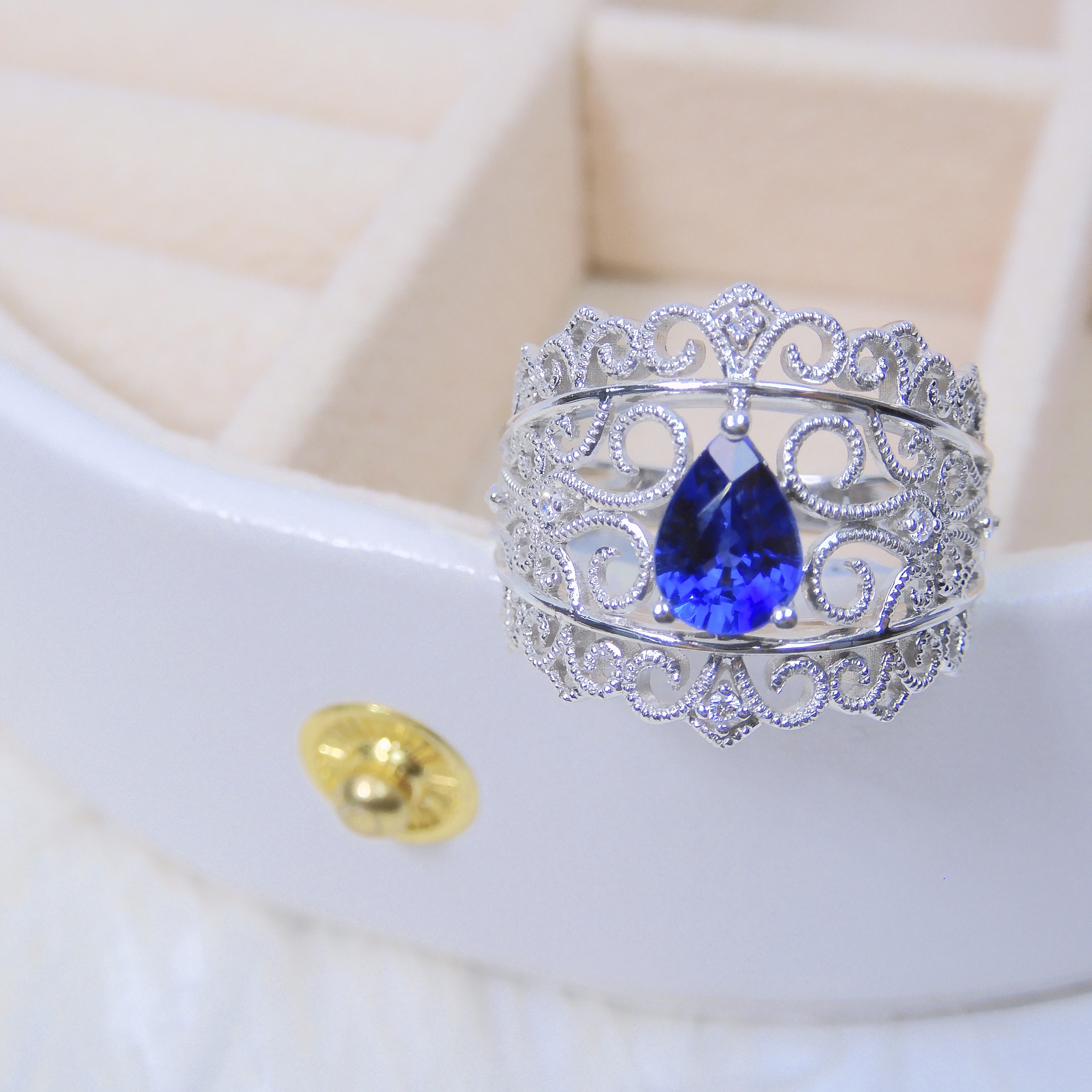 18K金 0.95ct 藍寶石戒指 (配國際證書)