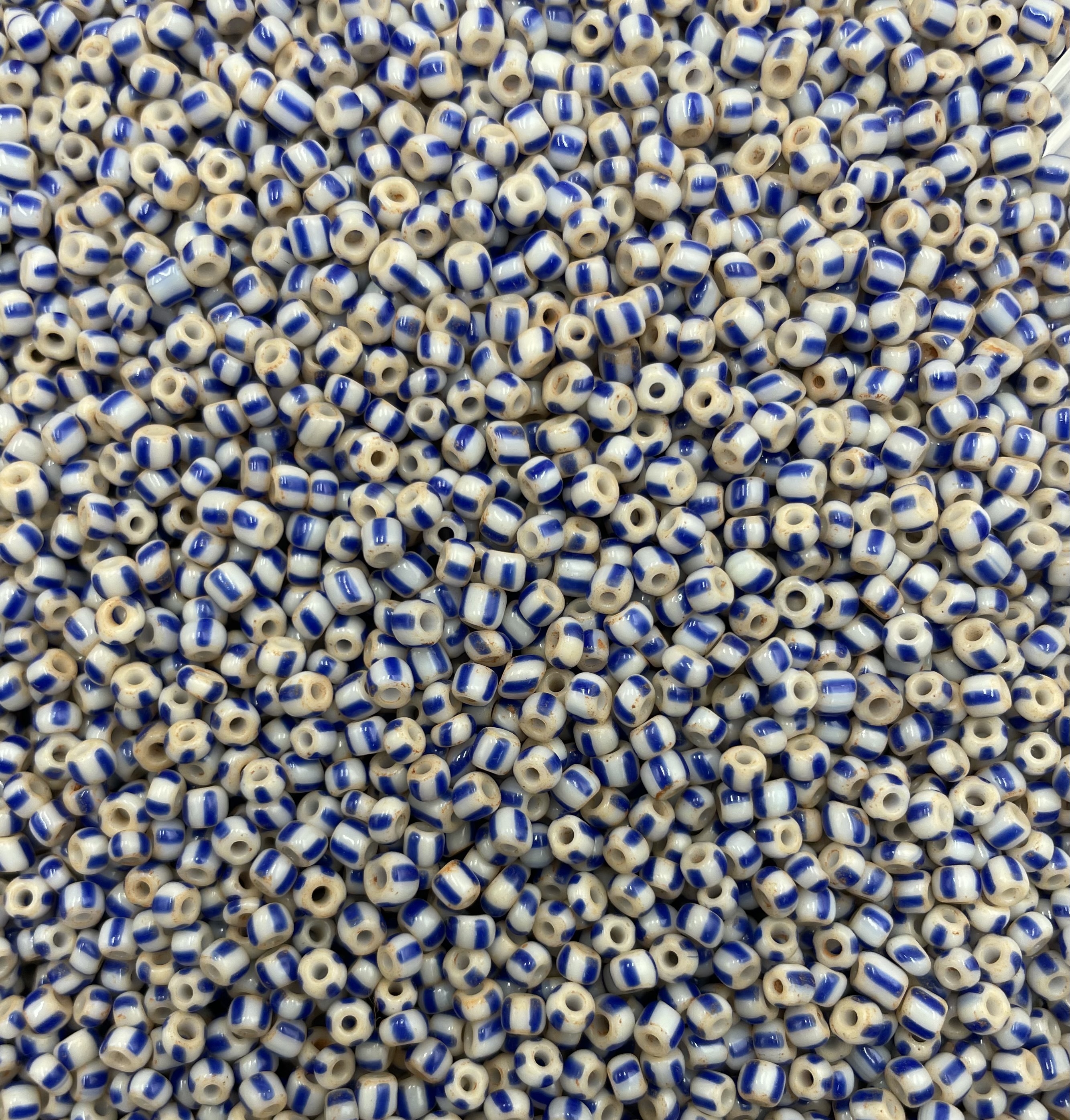 古-No.12藍白繡珠3mm