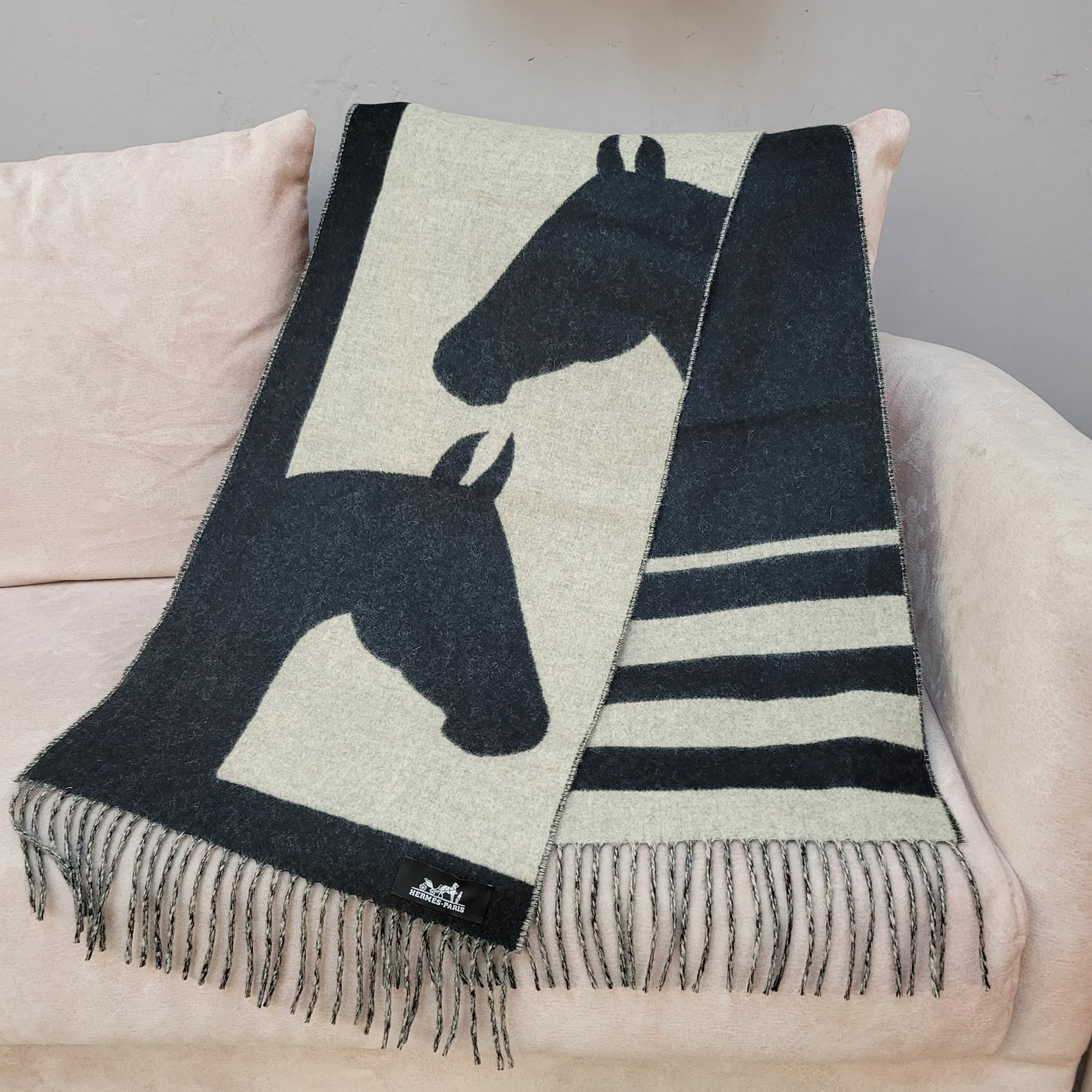 Hermes Casaque Love Story muffler noir/beige 圍巾 頸巾