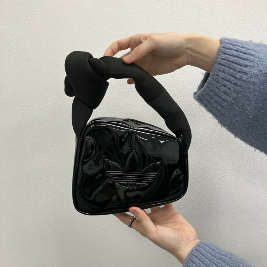 ADIDAS Mini Airliner Bag 迷你飛機包 小包 手提包 綁帶 漆面 啞光 霧面 黑色 銀色 / 預購