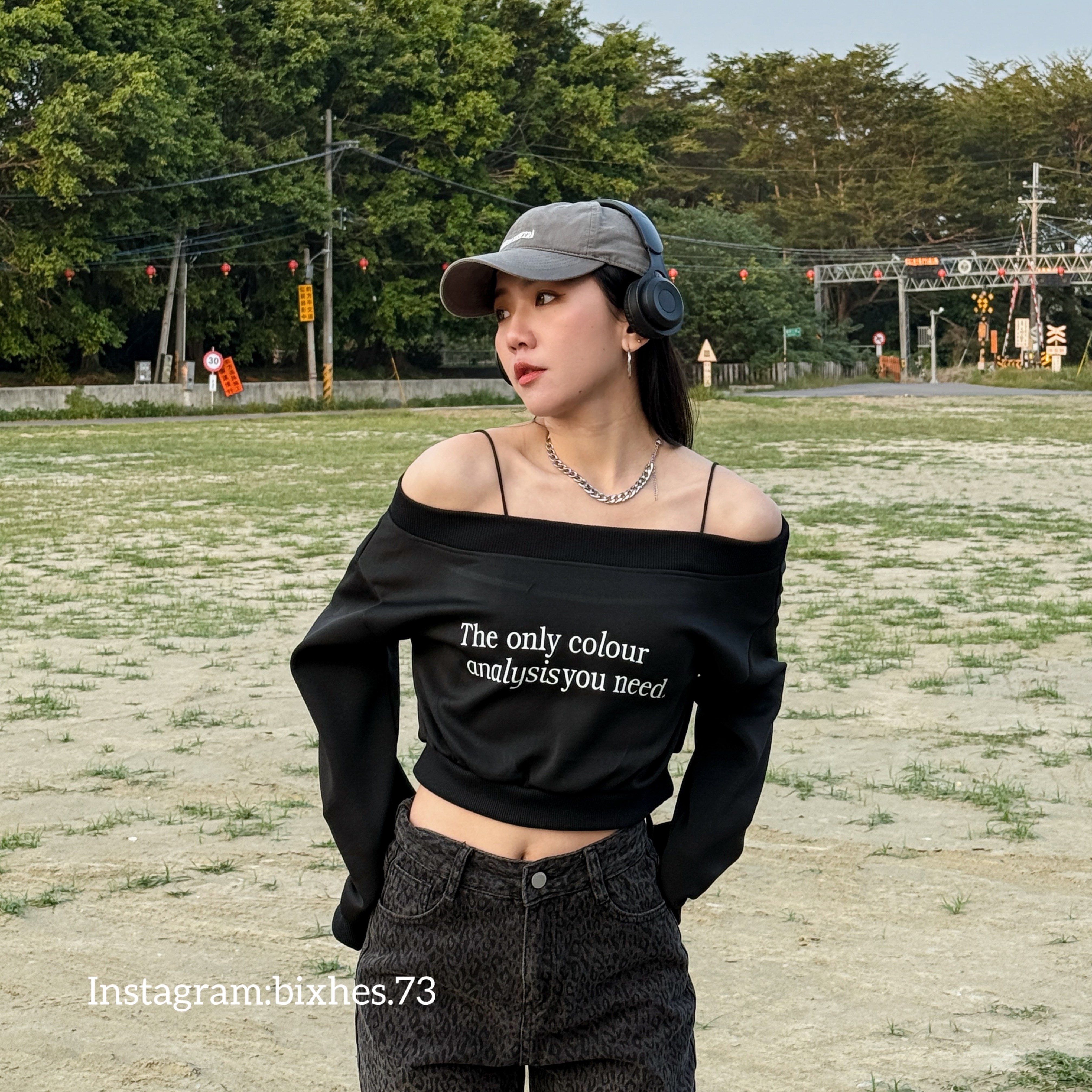 字母露肩寬短衛衣(B00121)