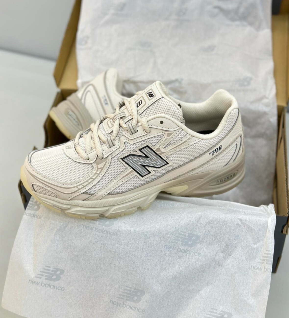 New Balance 740 奶油白 蛇年限定 復古 慢跑鞋 老爹鞋 U740LN1/預購