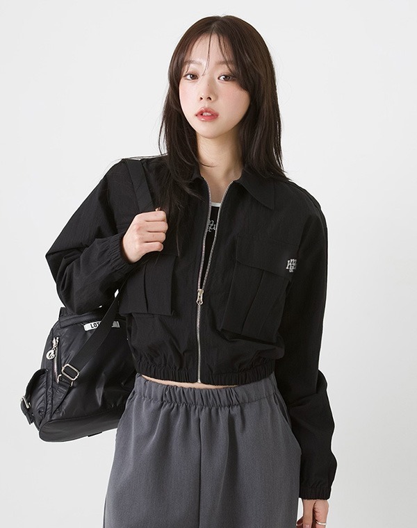 預訂｜MUAHMUAH LOGO TWO POCKET BANDING CROP JACKET