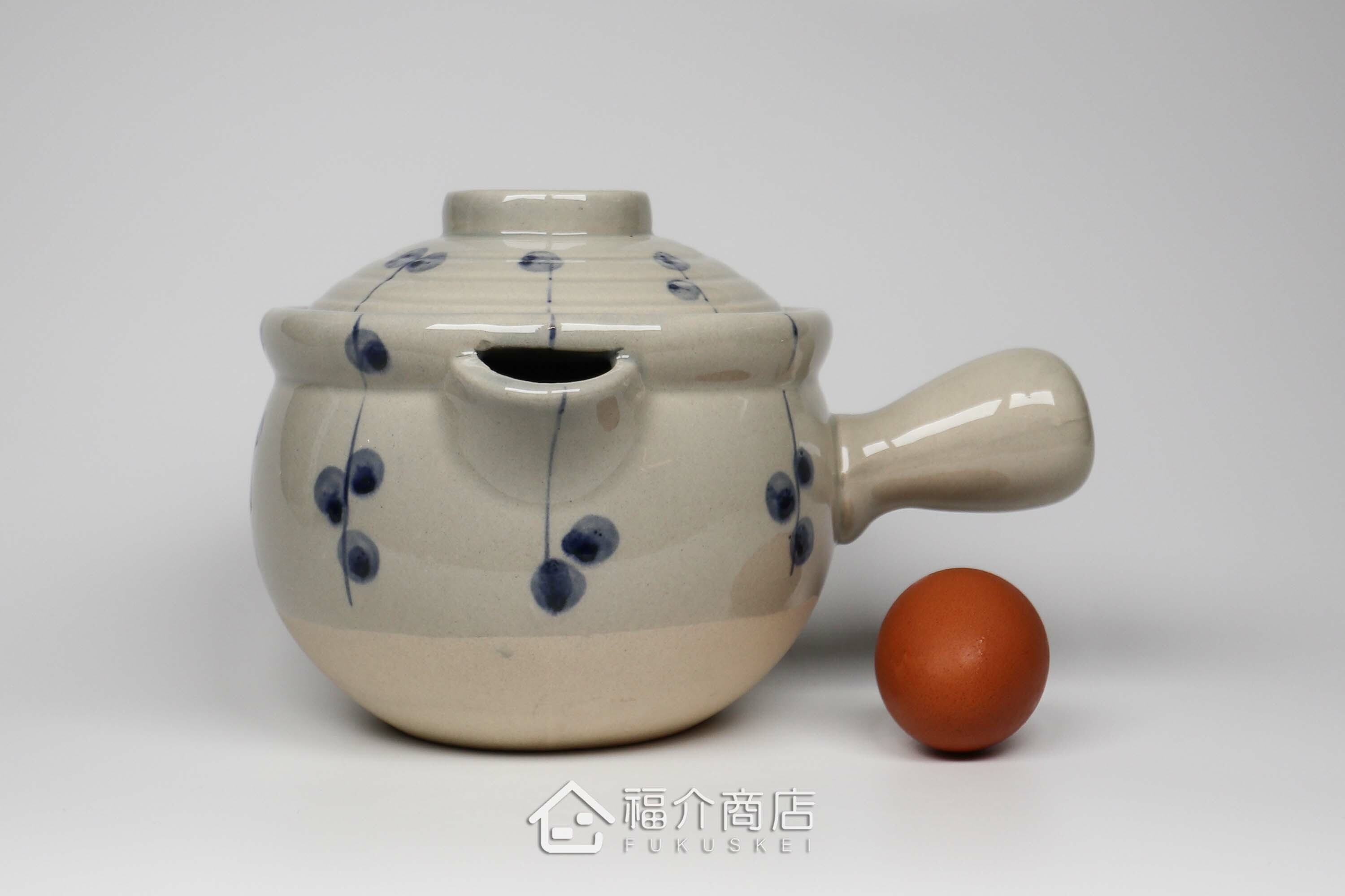 煮火鍋的日本陶鍋與土雞蛋