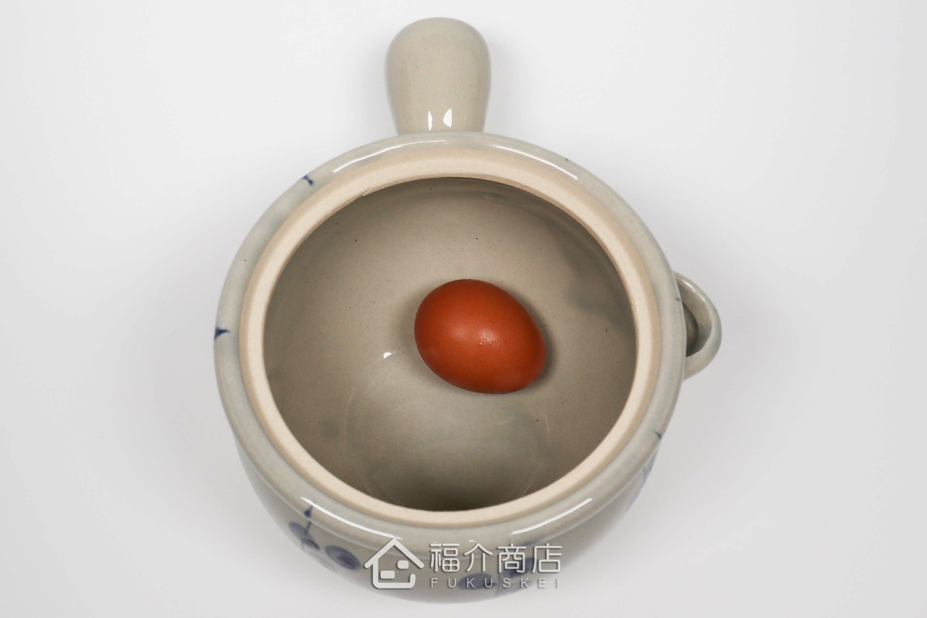 煮火鍋的日本陶鍋與土雞蛋